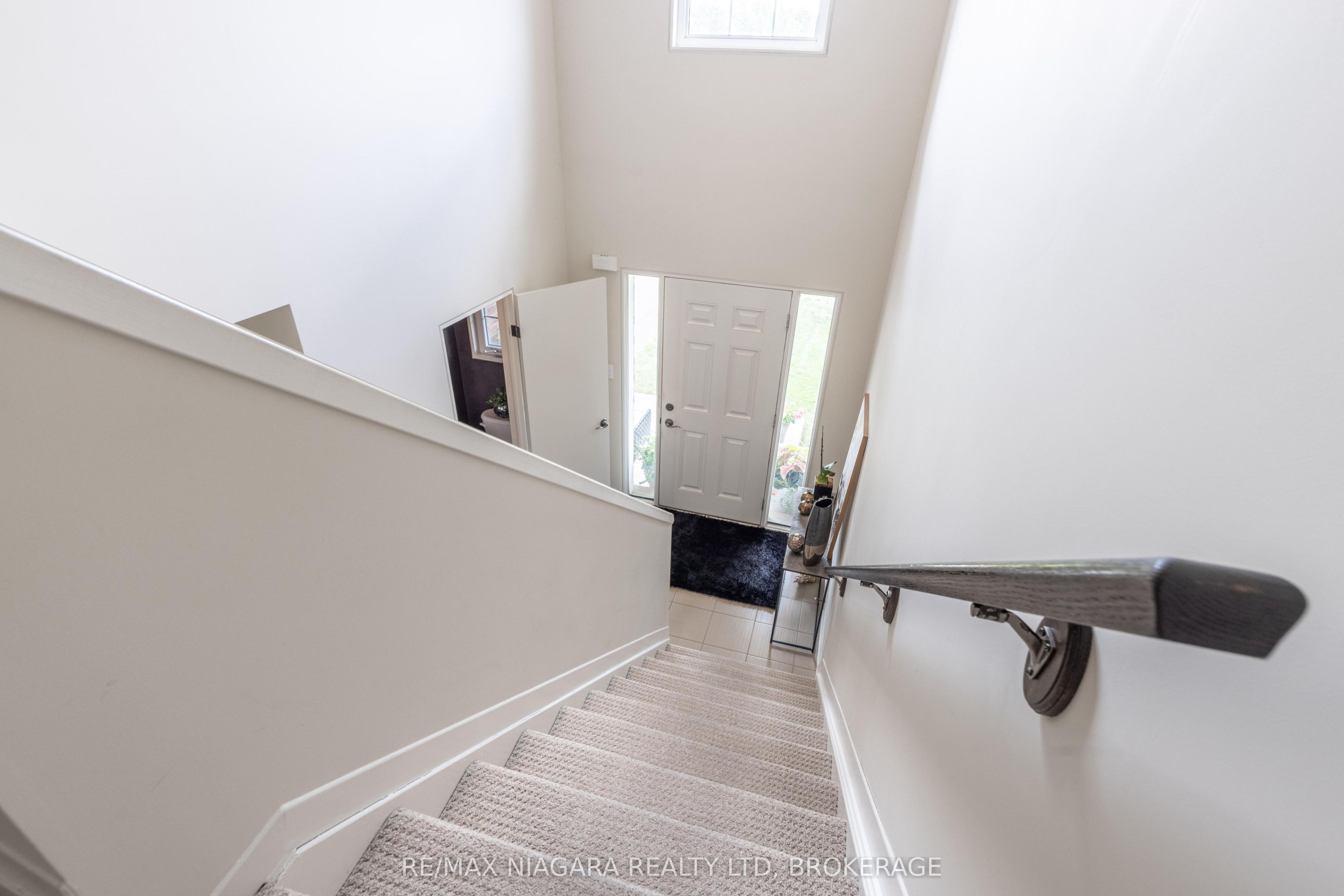 8625 Upper Canada Drive Property Photo 14