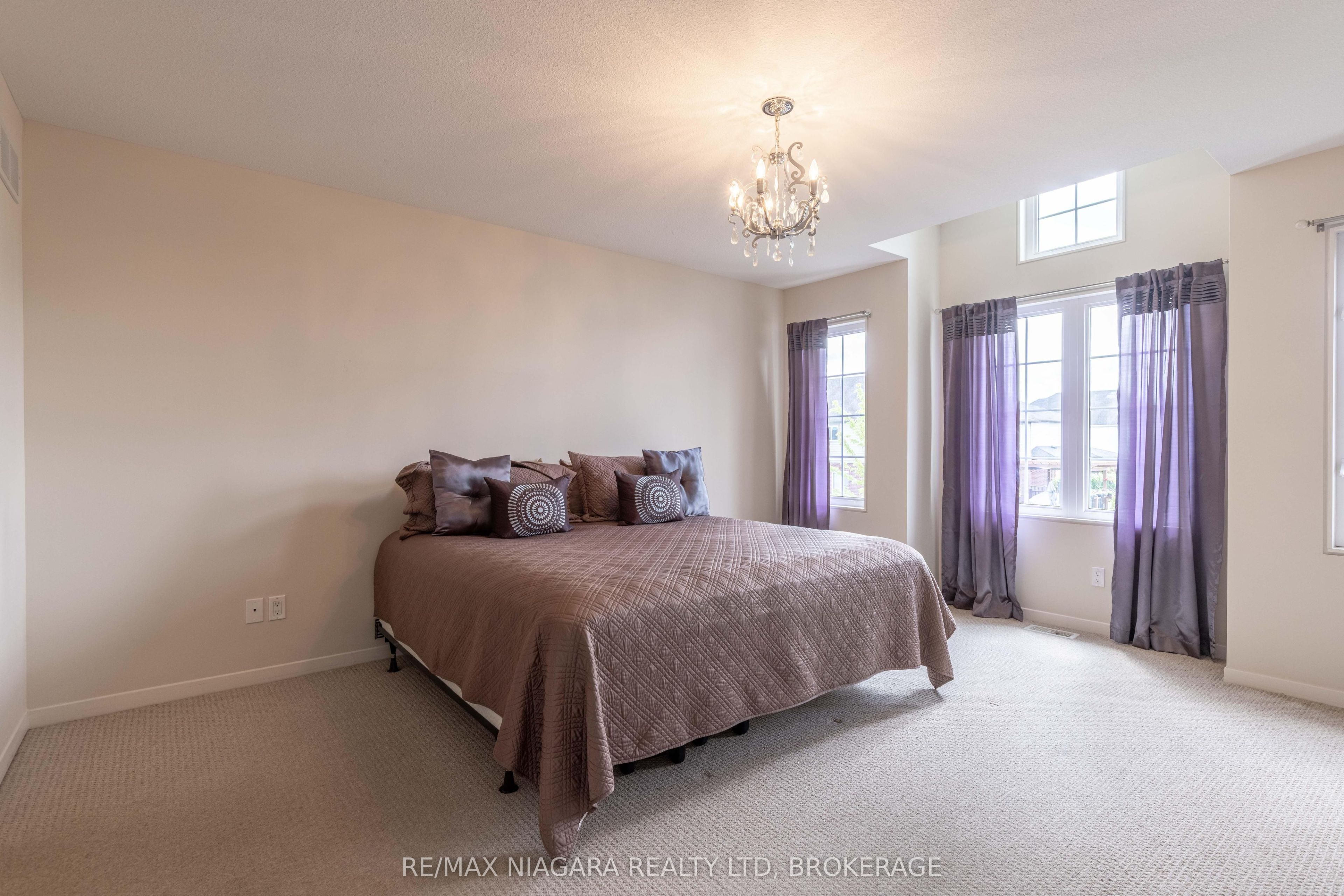 8625 Upper Canada Drive Property Photo 16