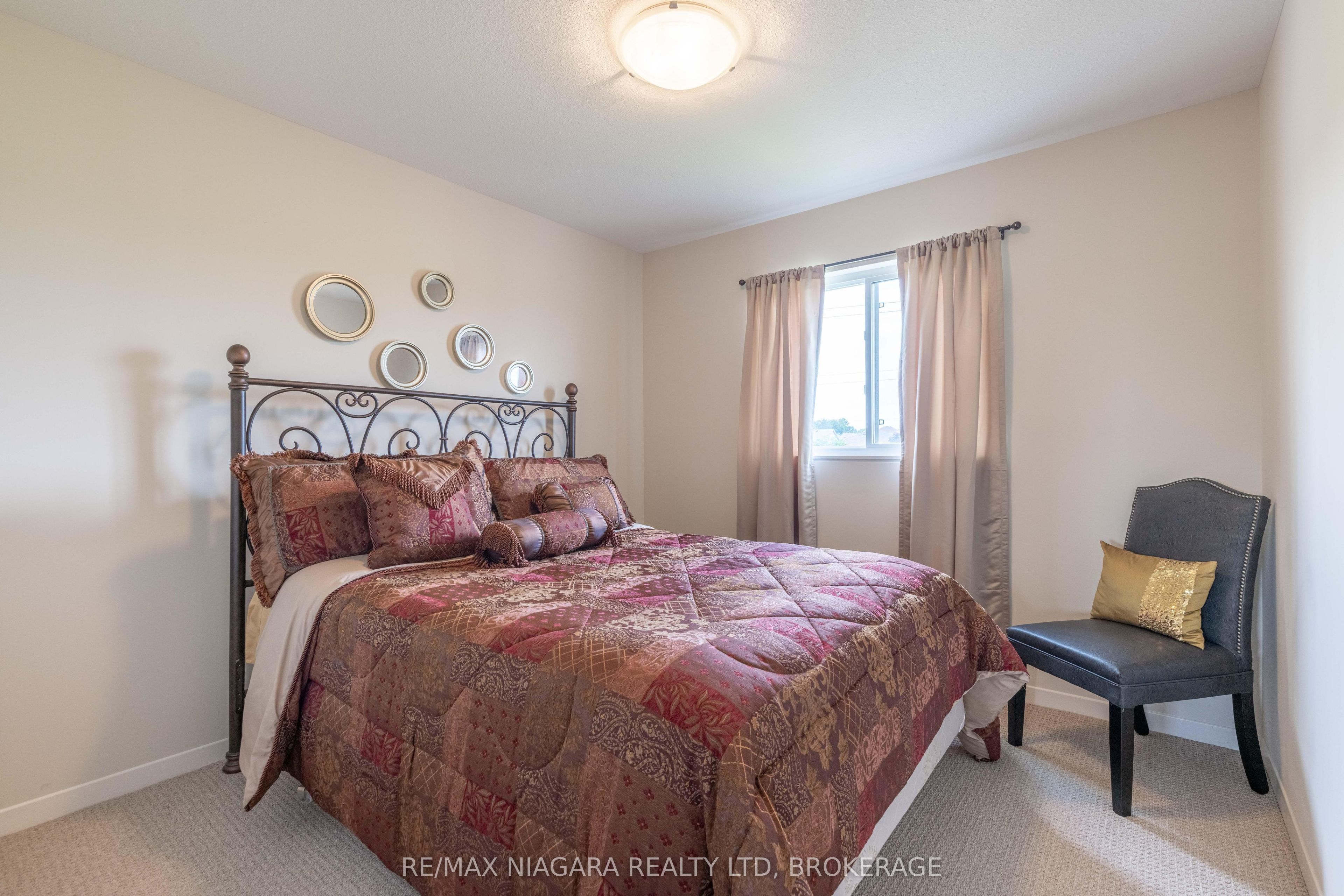 8625 Upper Canada Drive Property Photo 20