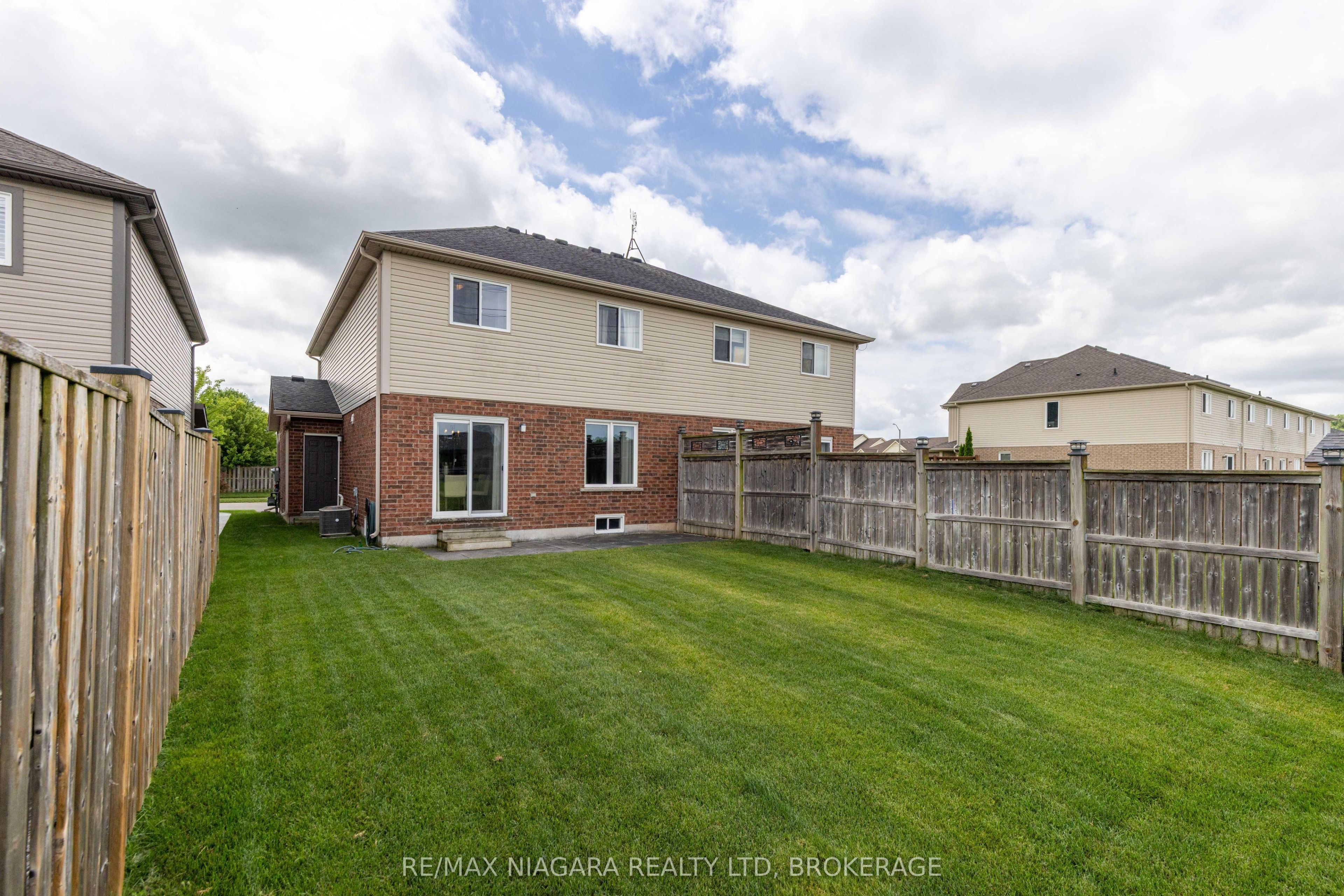 8625 Upper Canada Drive Property Photo 23
