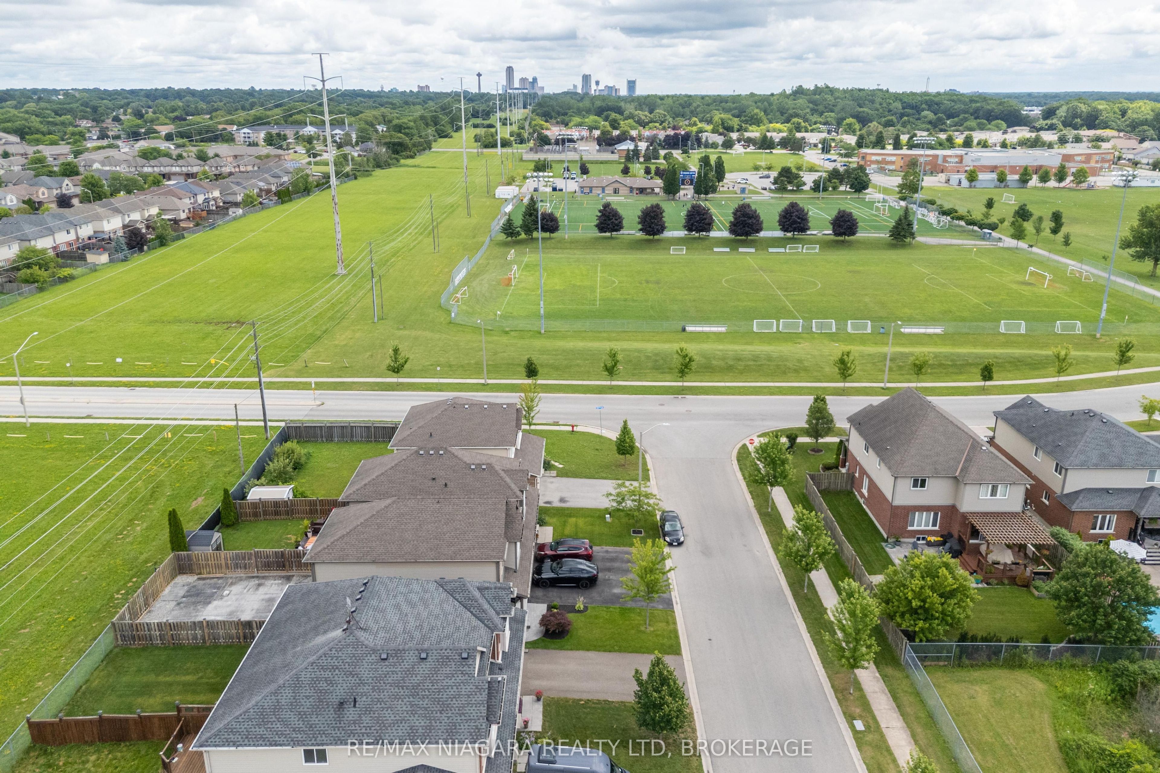 8625 Upper Canada Drive Property Photo 25