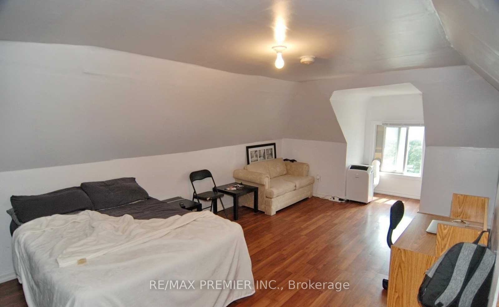 3588 Sandwich Street Property Photo 5