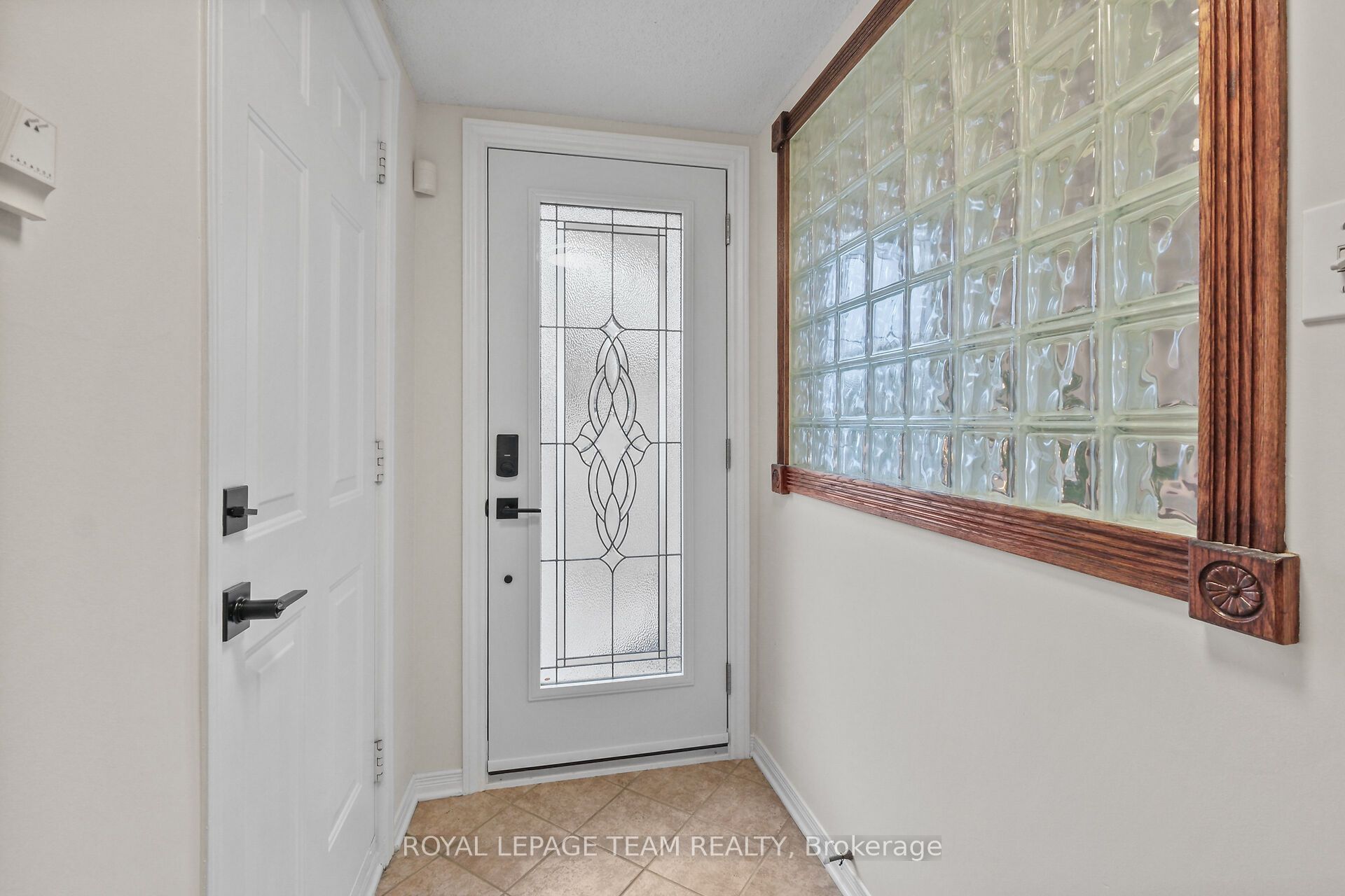 70 College Circle Property Photo 4