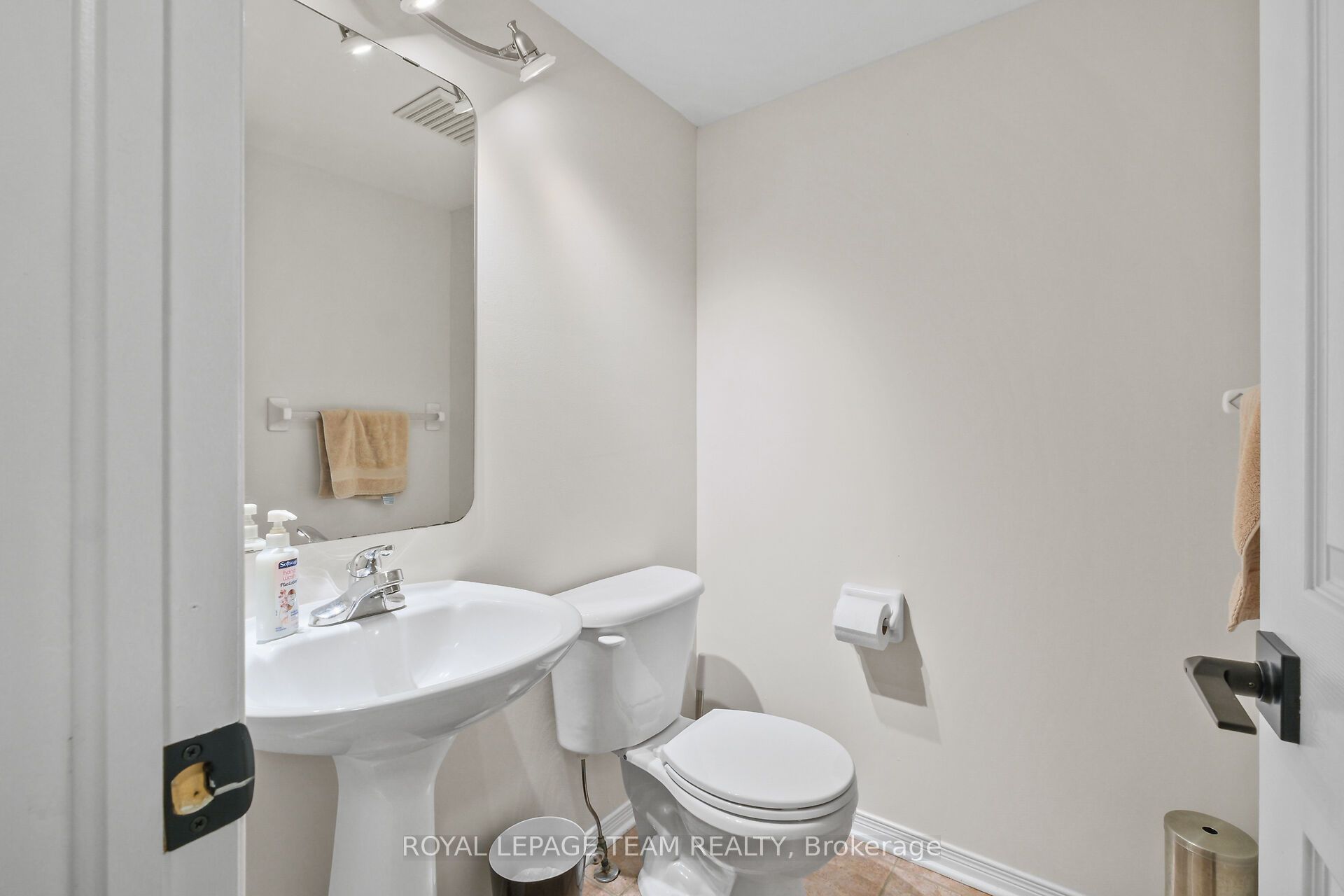 70 College Circle Property Photo 5