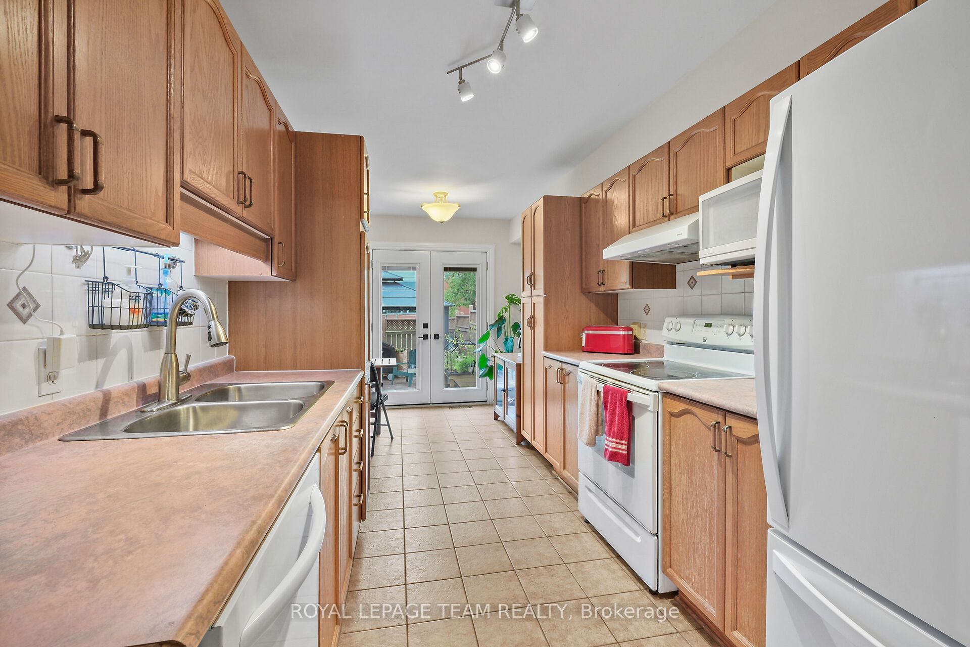 70 College Circle Property Photo 23