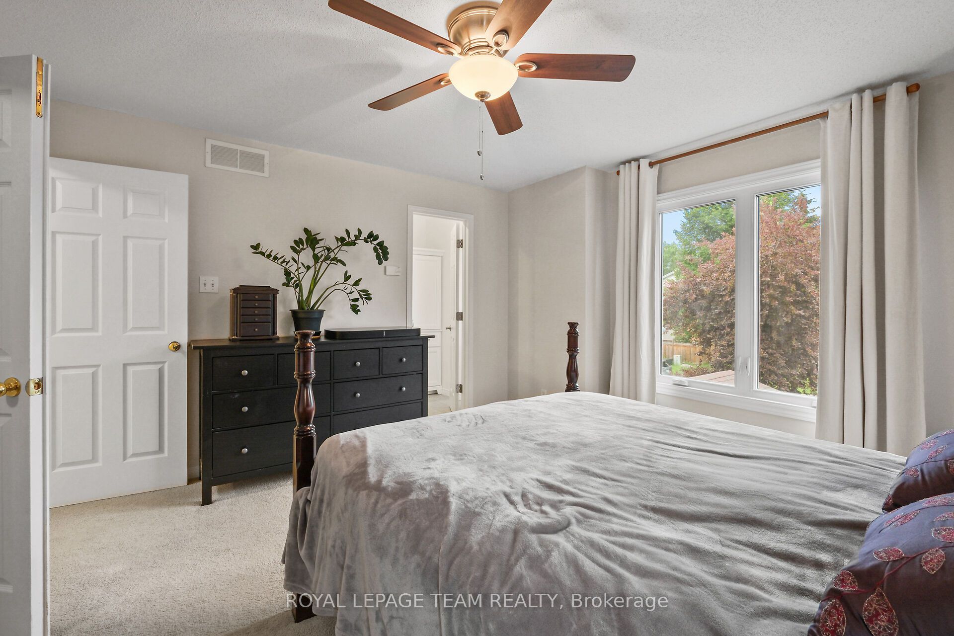 70 College Circle Property Photo 29