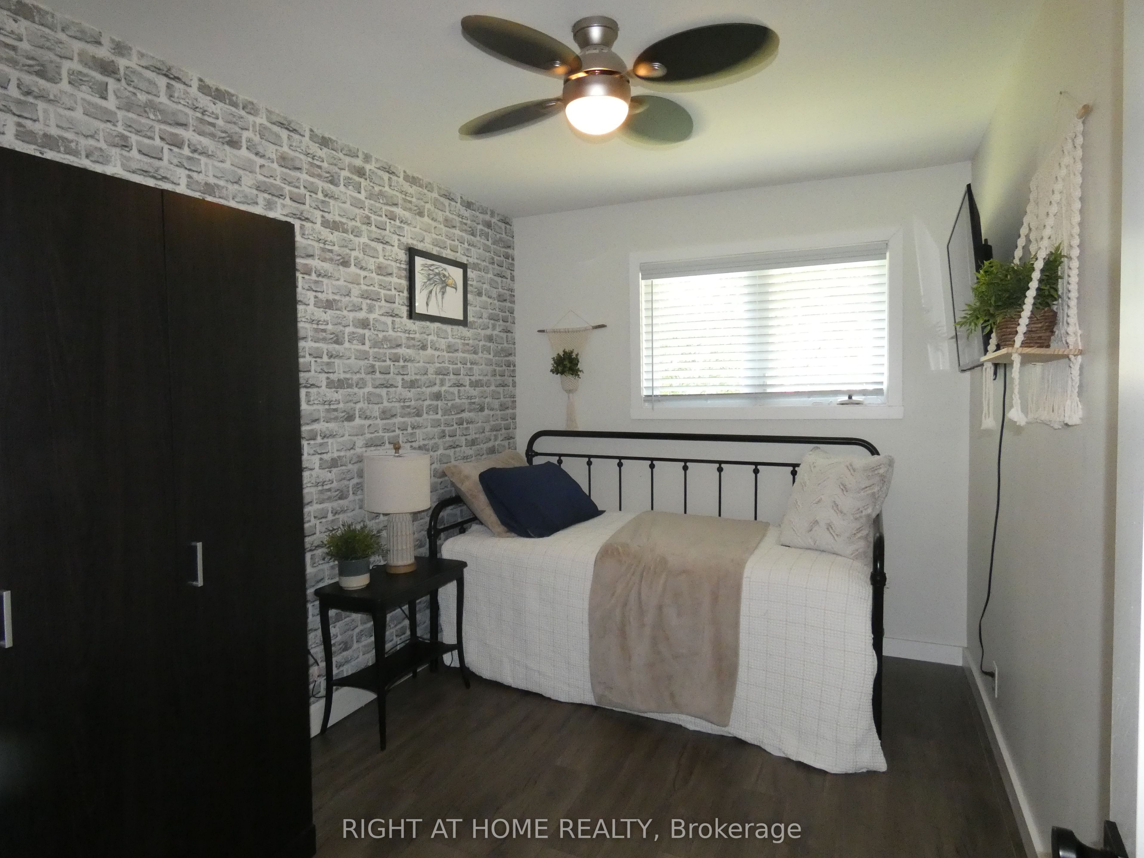 407 King Street Property Photo 10