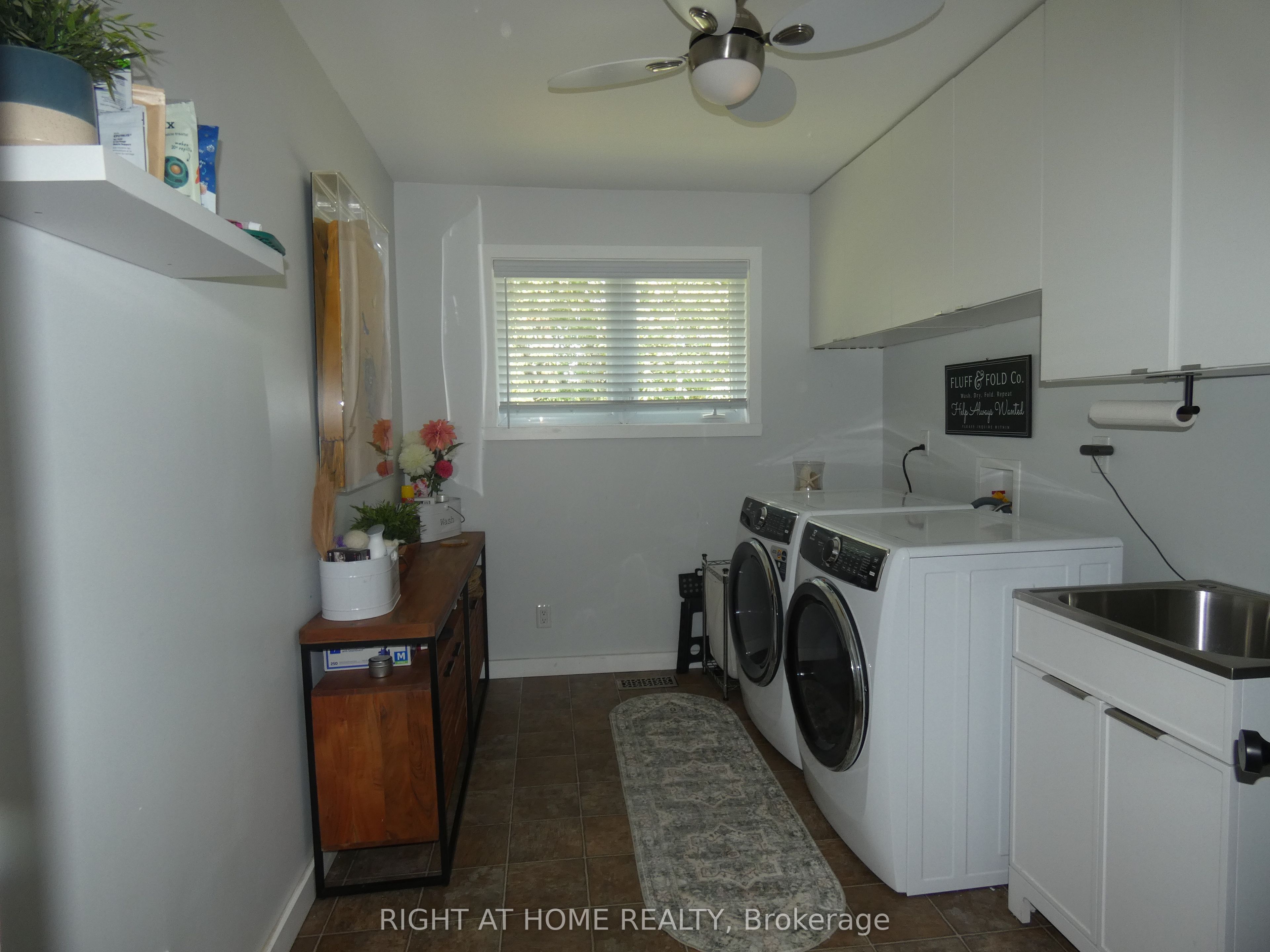 407 King Street Property Photo 11