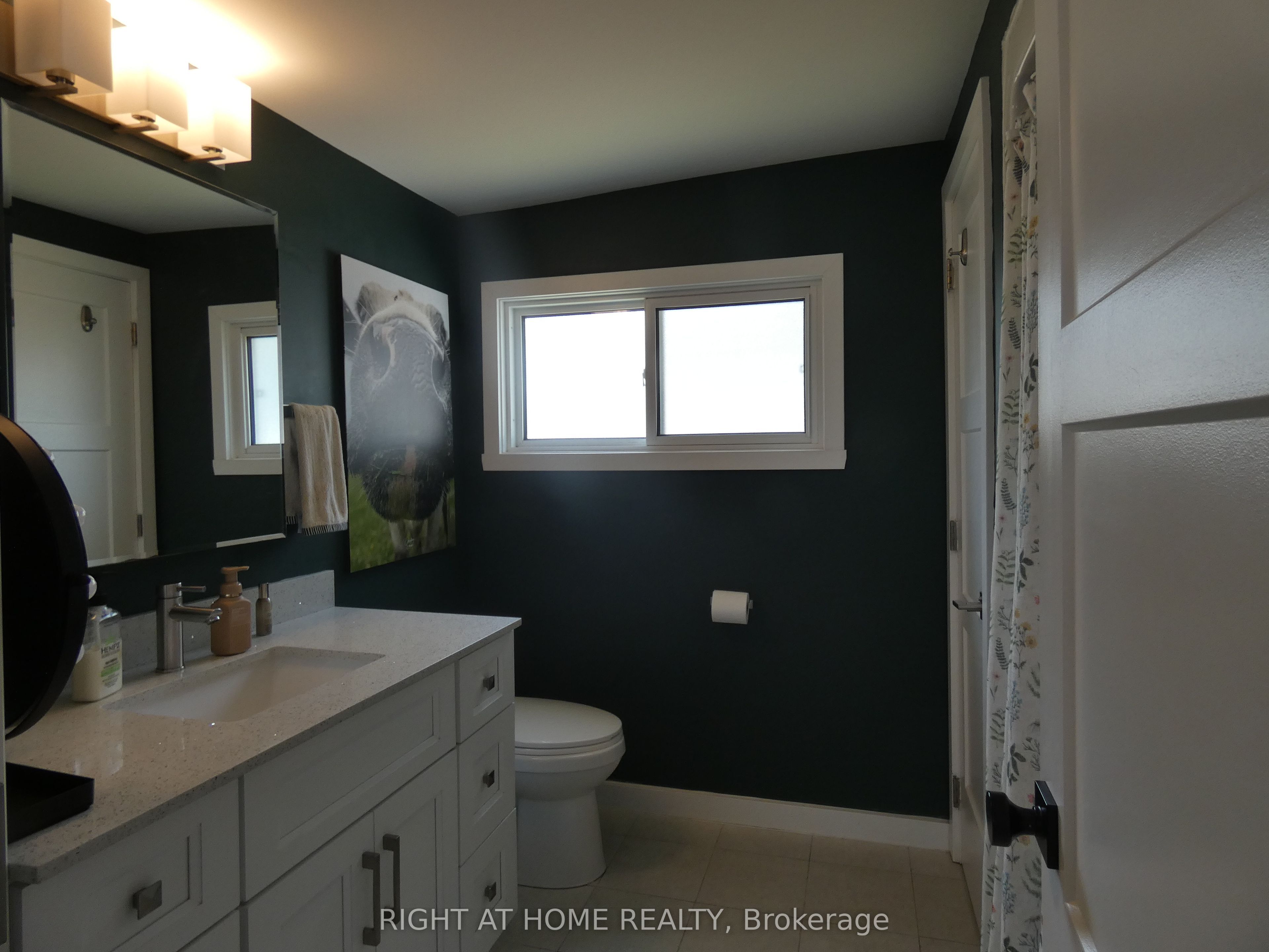 407 King Street Property Photo 12