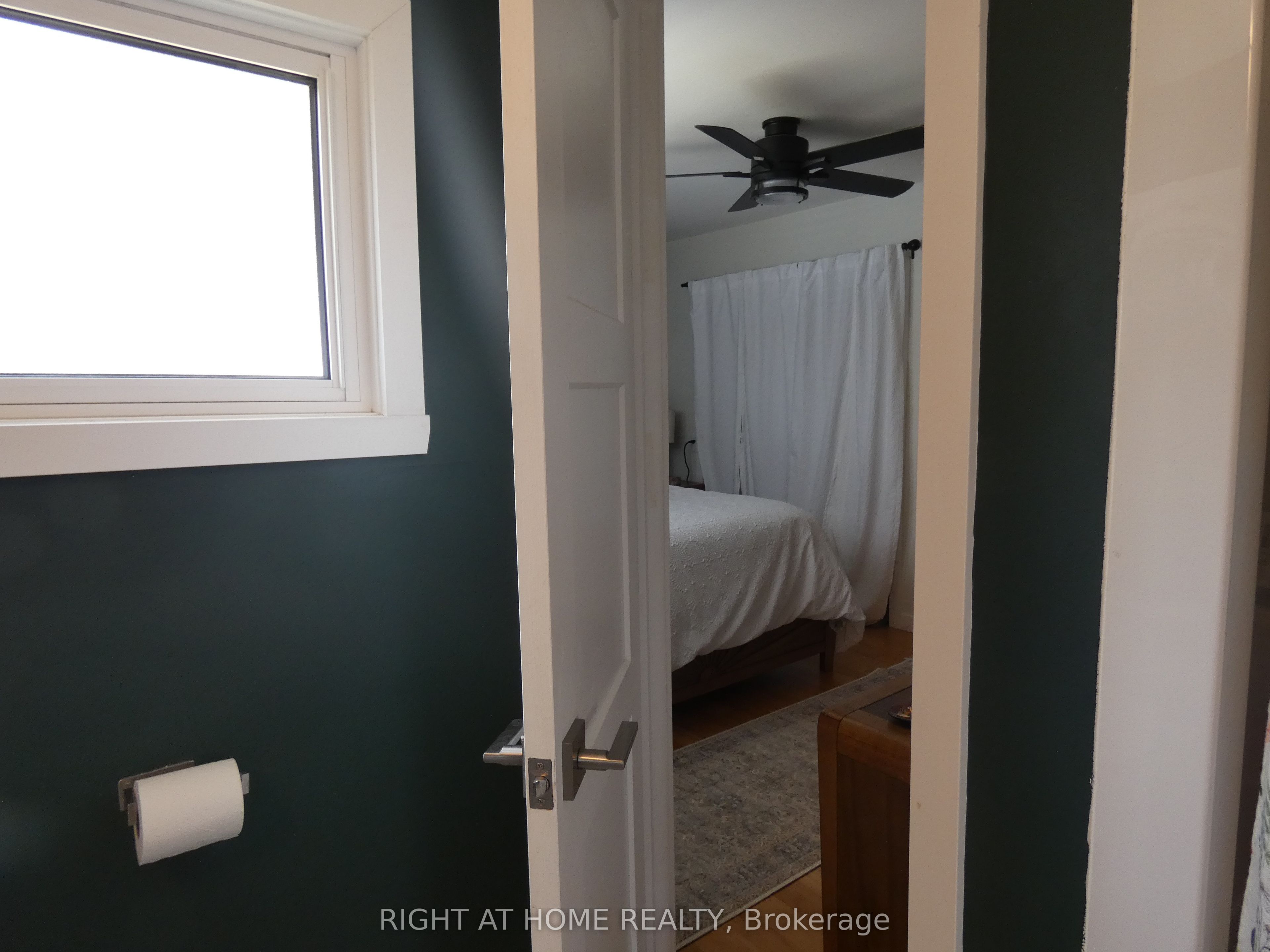 407 King Street Property Photo 14