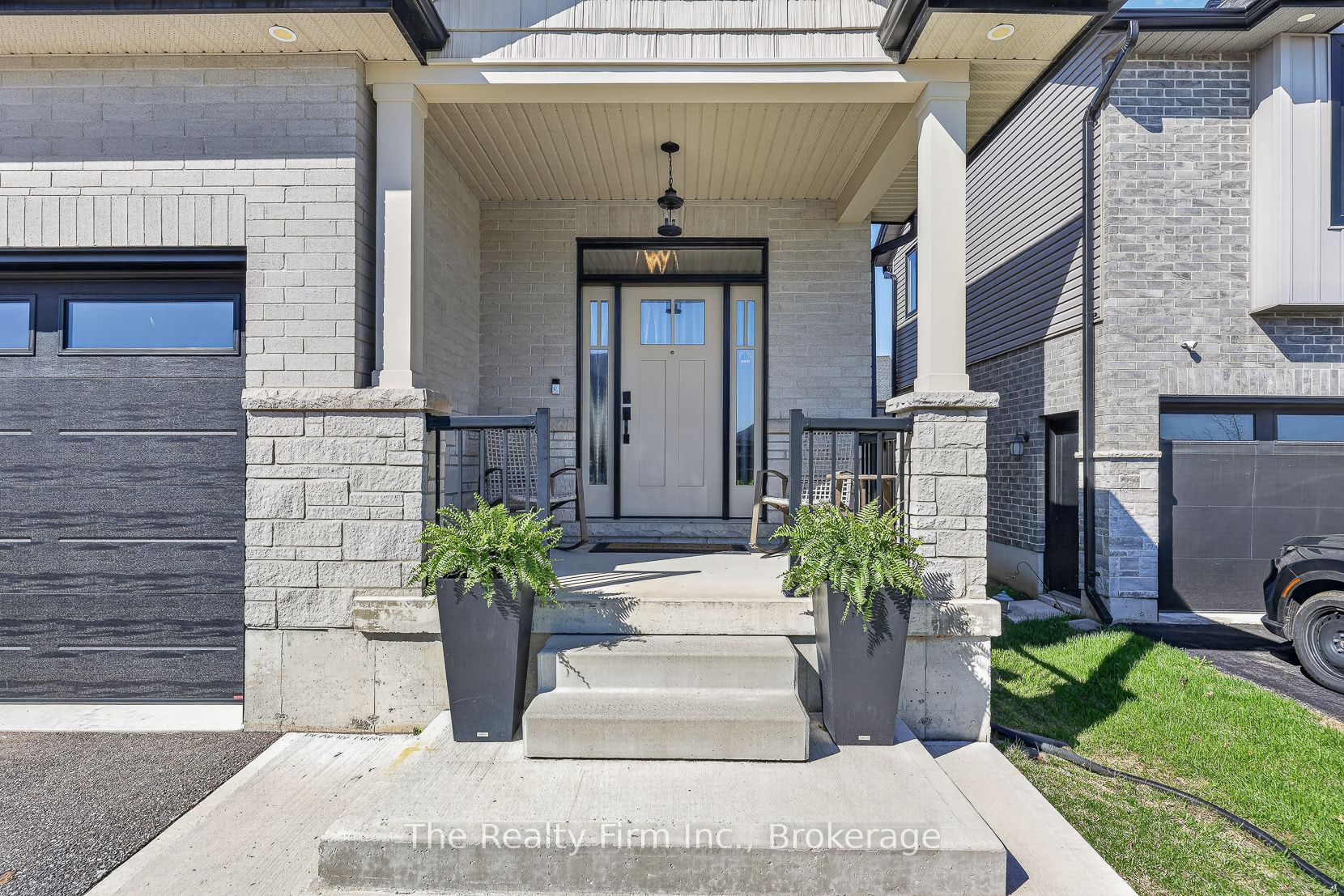 193 Hemlock Street Property Photo 2