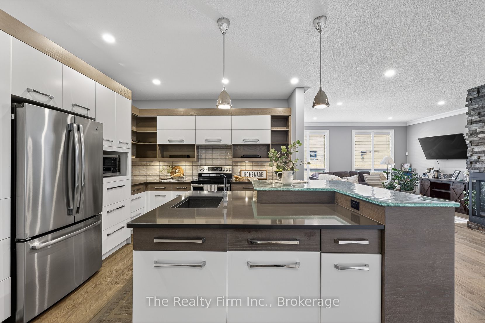 193 Hemlock Street Property Photo 13