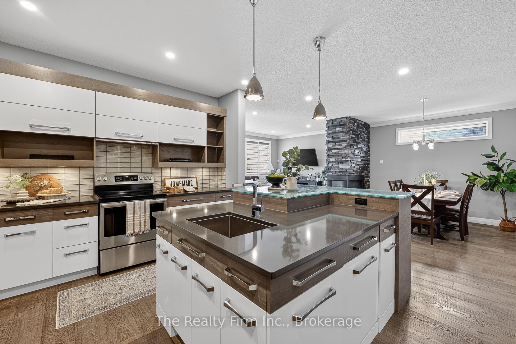 193 Hemlock Street Property Photo 14