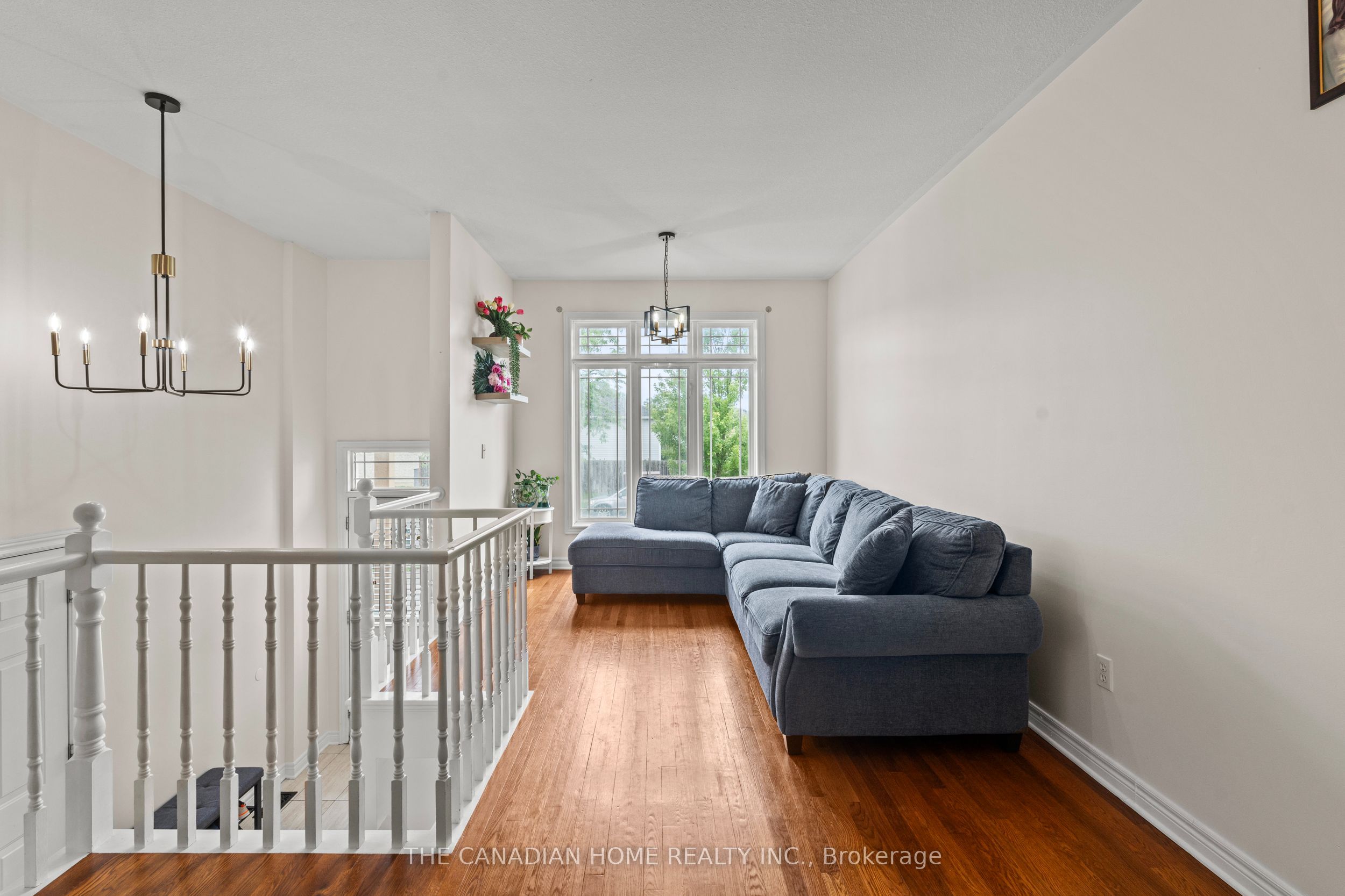 192 Oakcrest Avenue E Property Photo 7