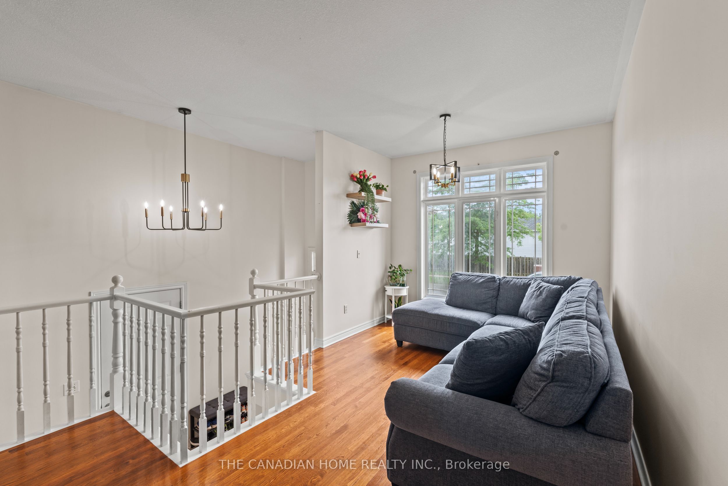 192 Oakcrest Avenue E Property Photo 8
