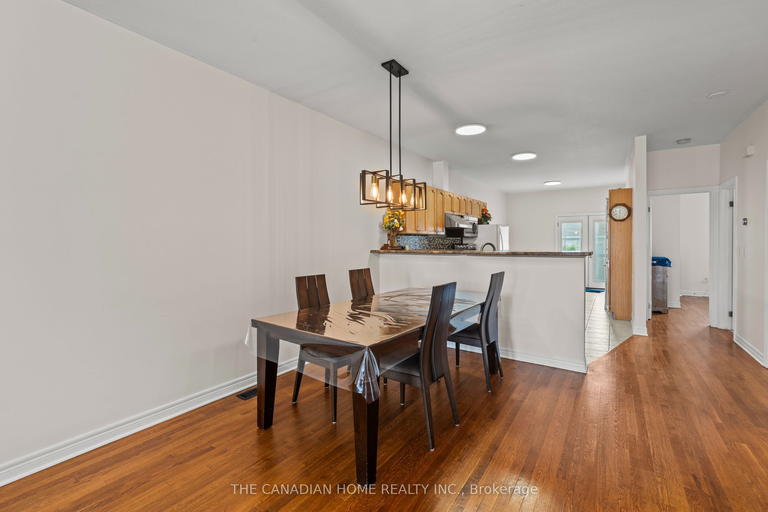 192 Oakcrest Avenue E Property Photo 10