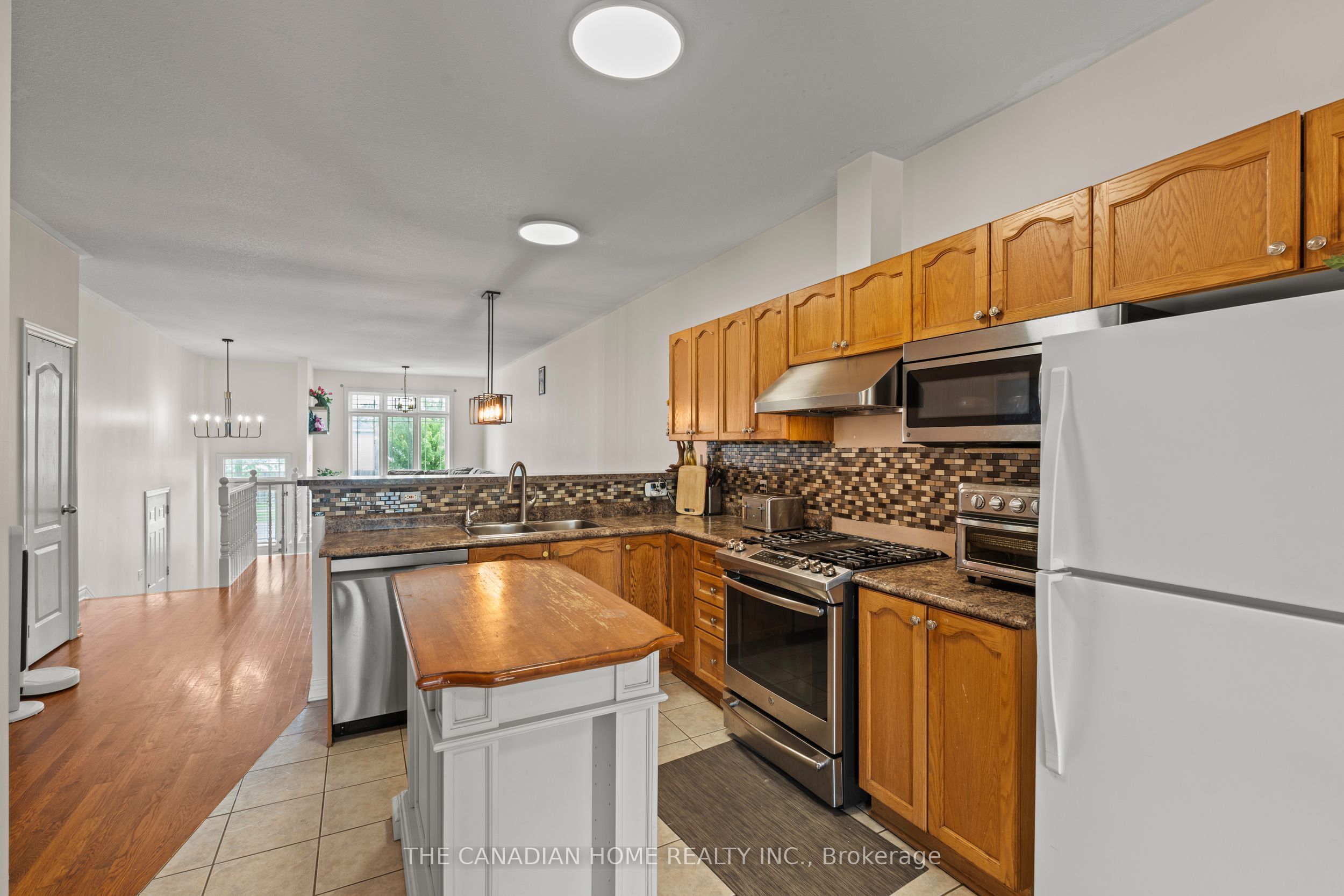 192 Oakcrest Avenue E Property Photo 12