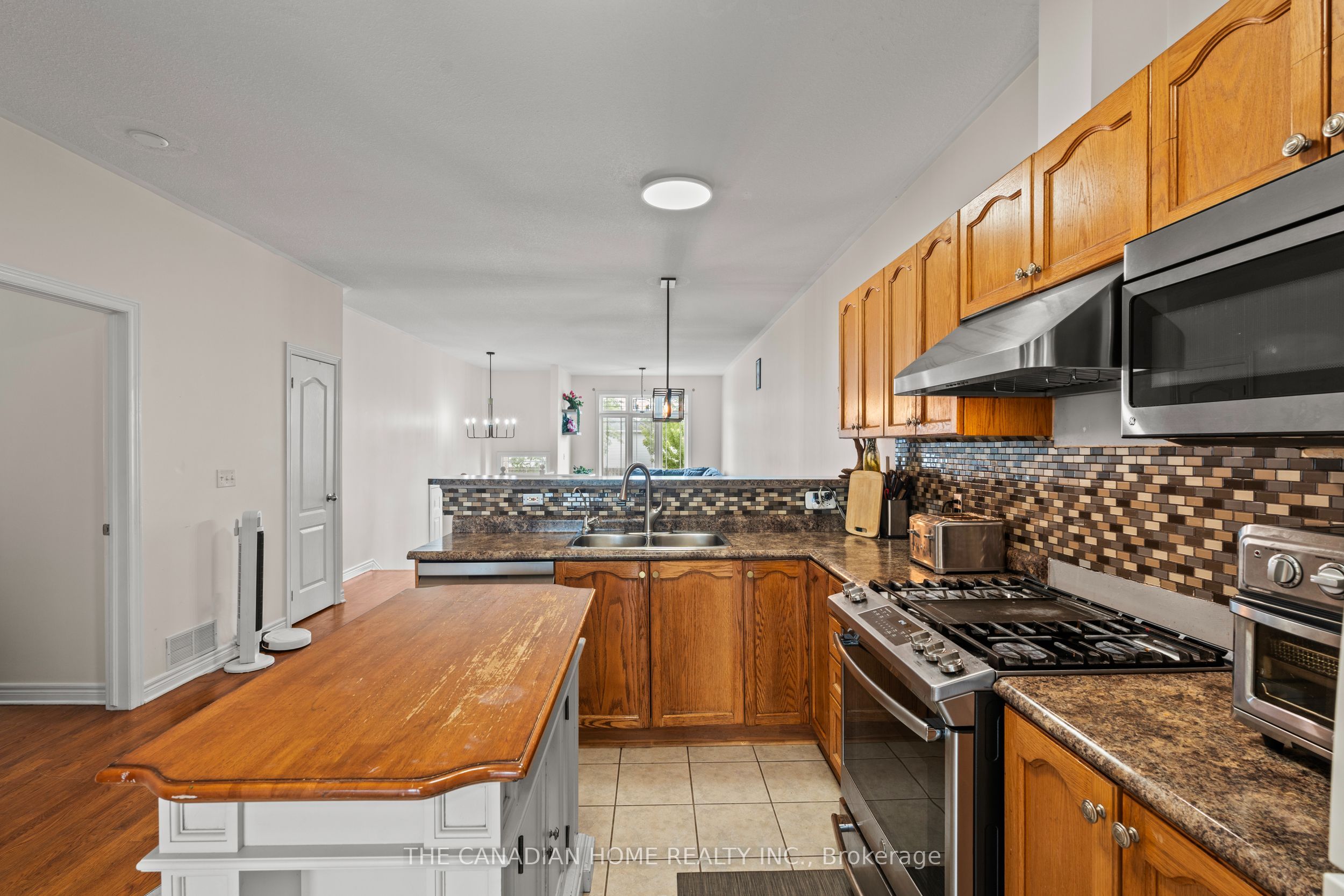192 Oakcrest Avenue E Property Photo 13