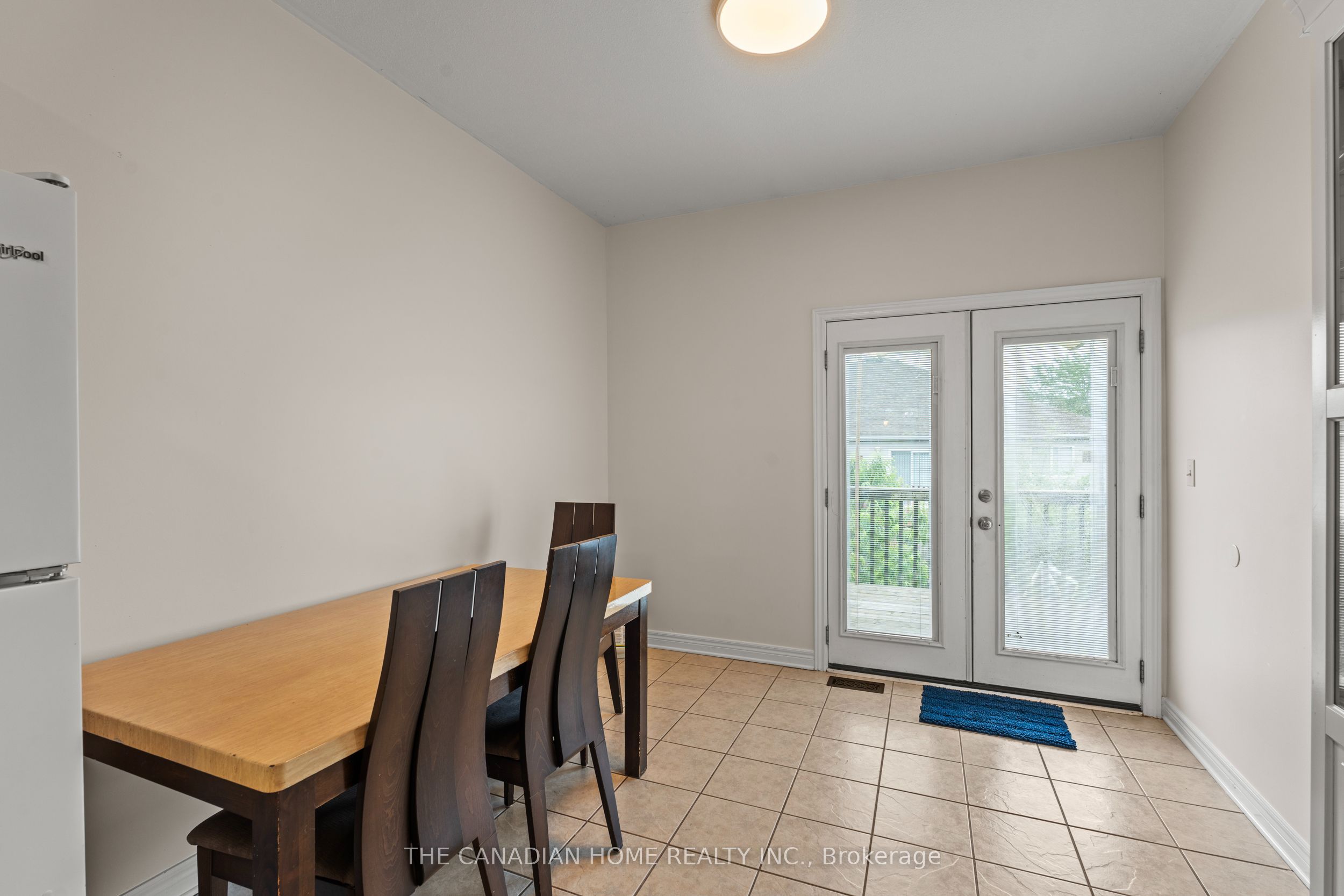 192 Oakcrest Avenue E Property Photo 14