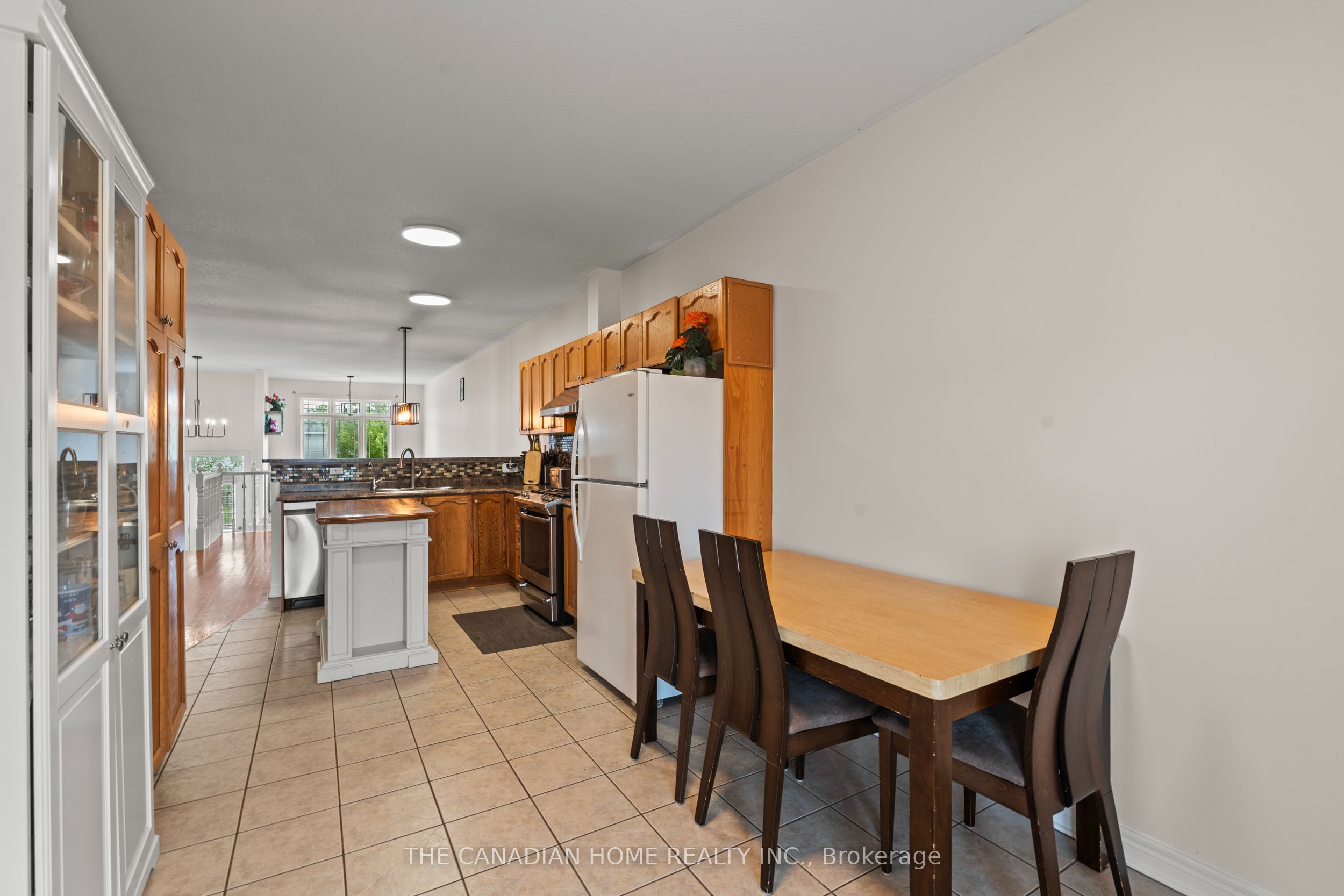 192 Oakcrest Avenue E Property Photo 15