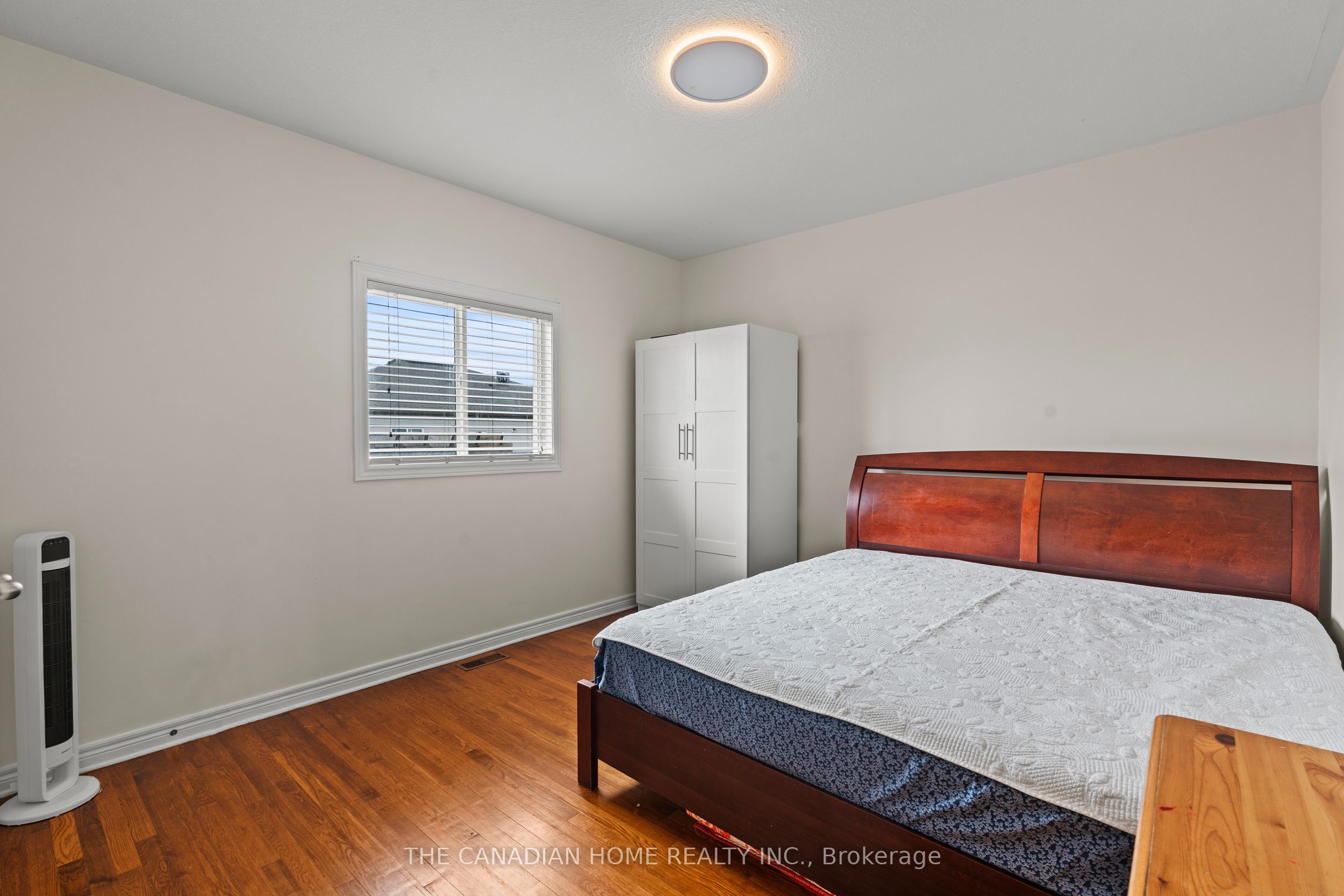 192 Oakcrest Avenue E Property Photo 16