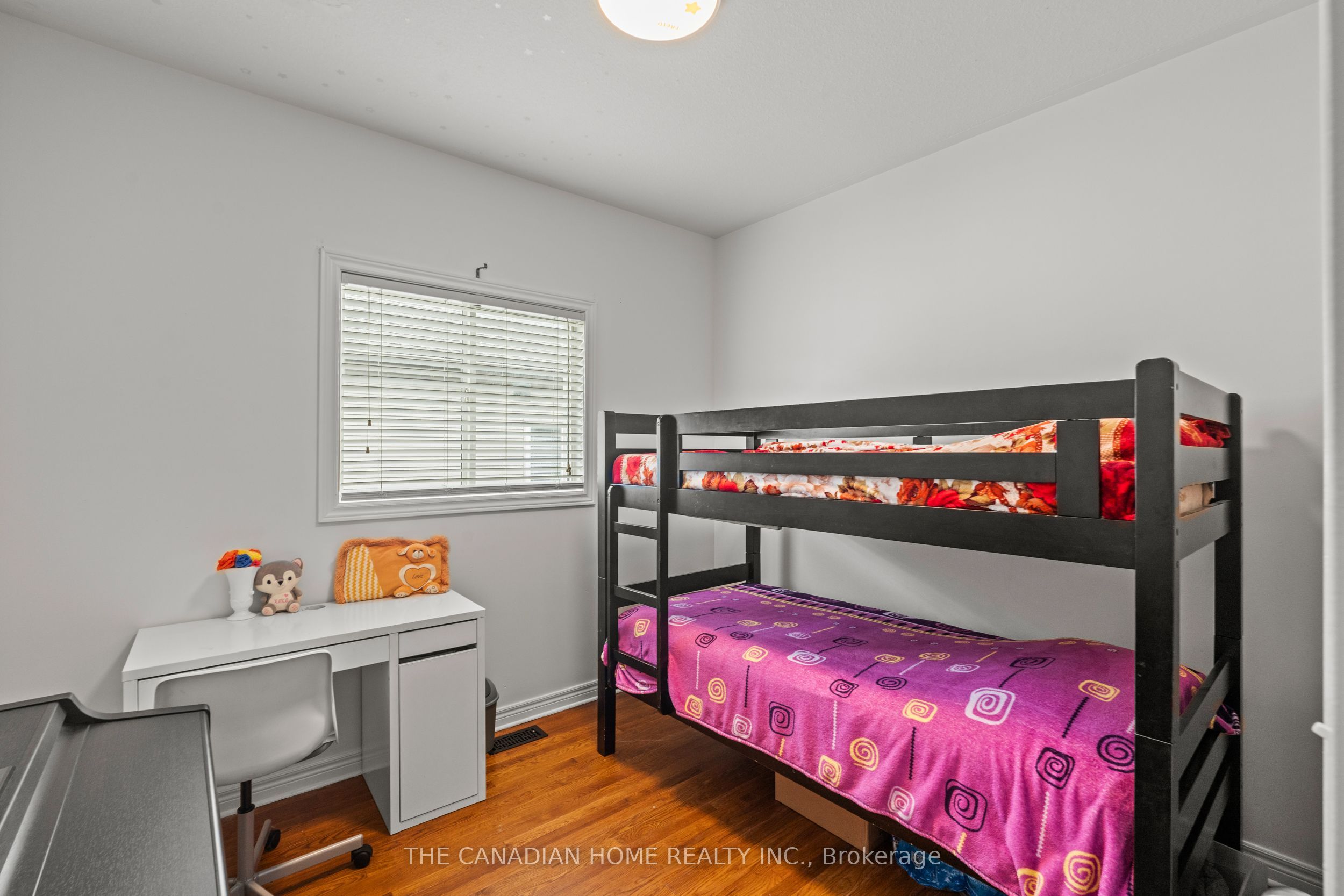 192 Oakcrest Avenue E Property Photo 17