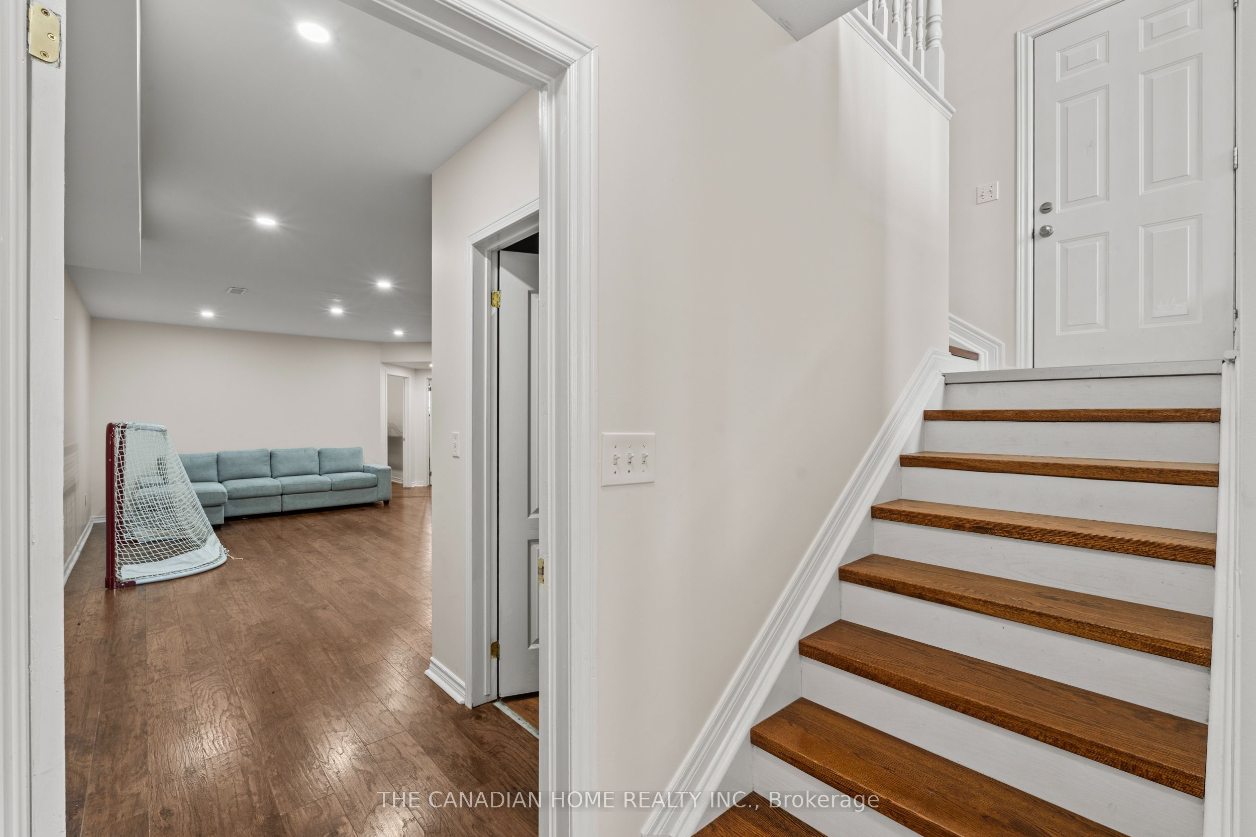 192 Oakcrest Avenue E Property Photo 19