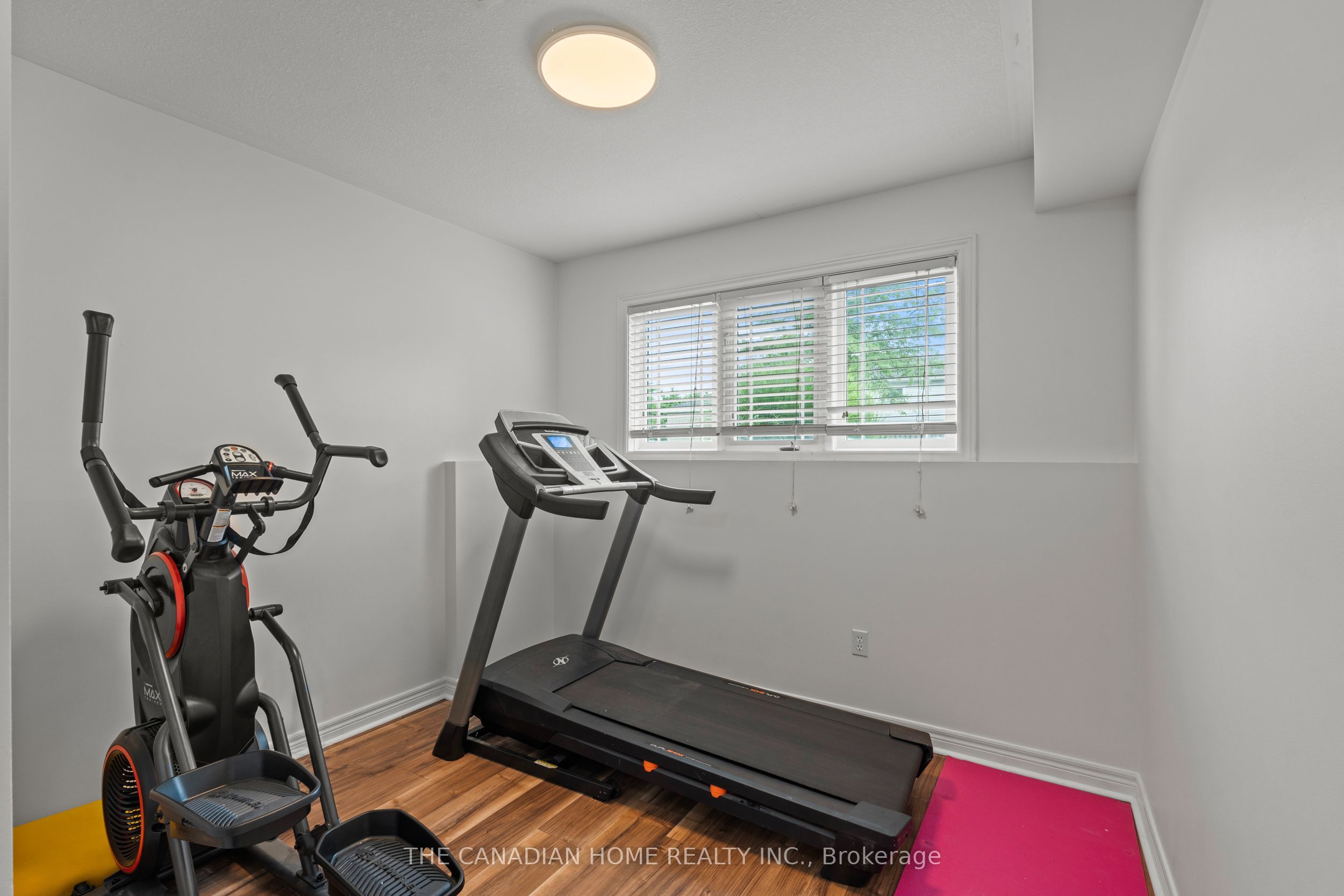192 Oakcrest Avenue E Property Photo 20