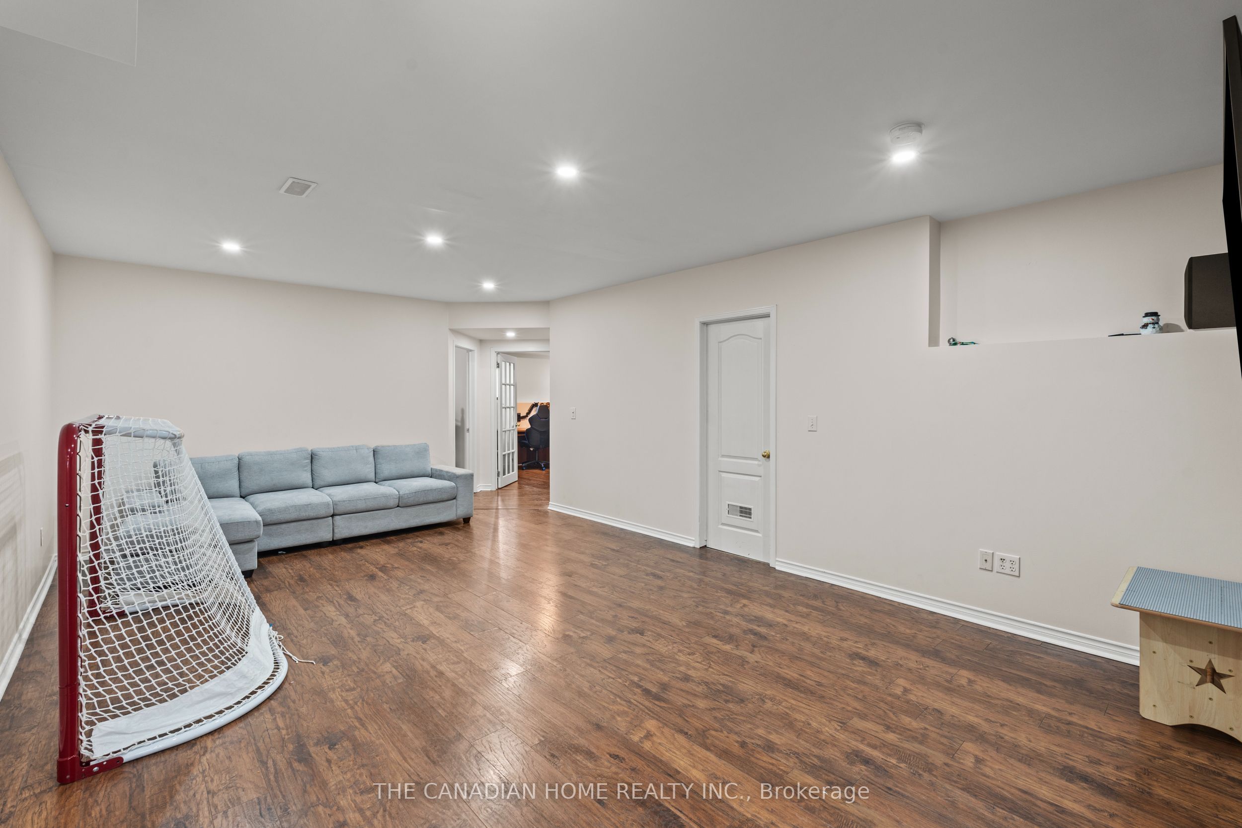 192 Oakcrest Avenue E Property Photo 22