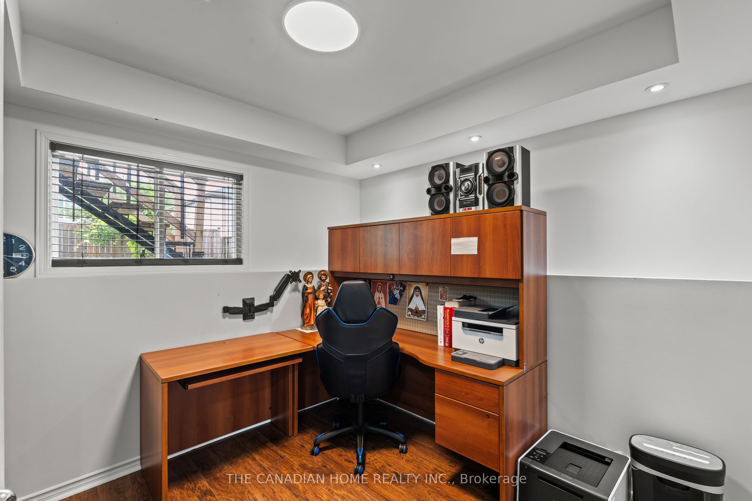 192 Oakcrest Avenue E Property Photo 24