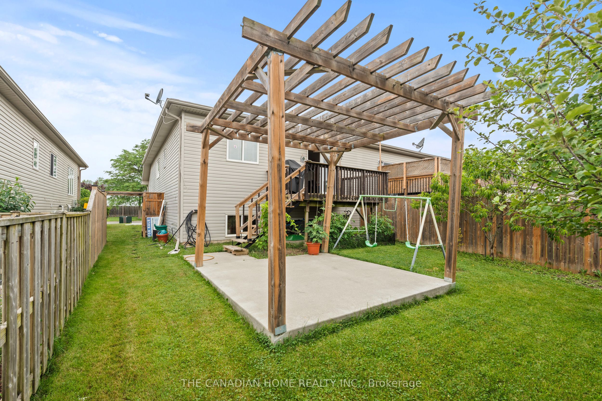 192 Oakcrest Avenue E Property Photo 27