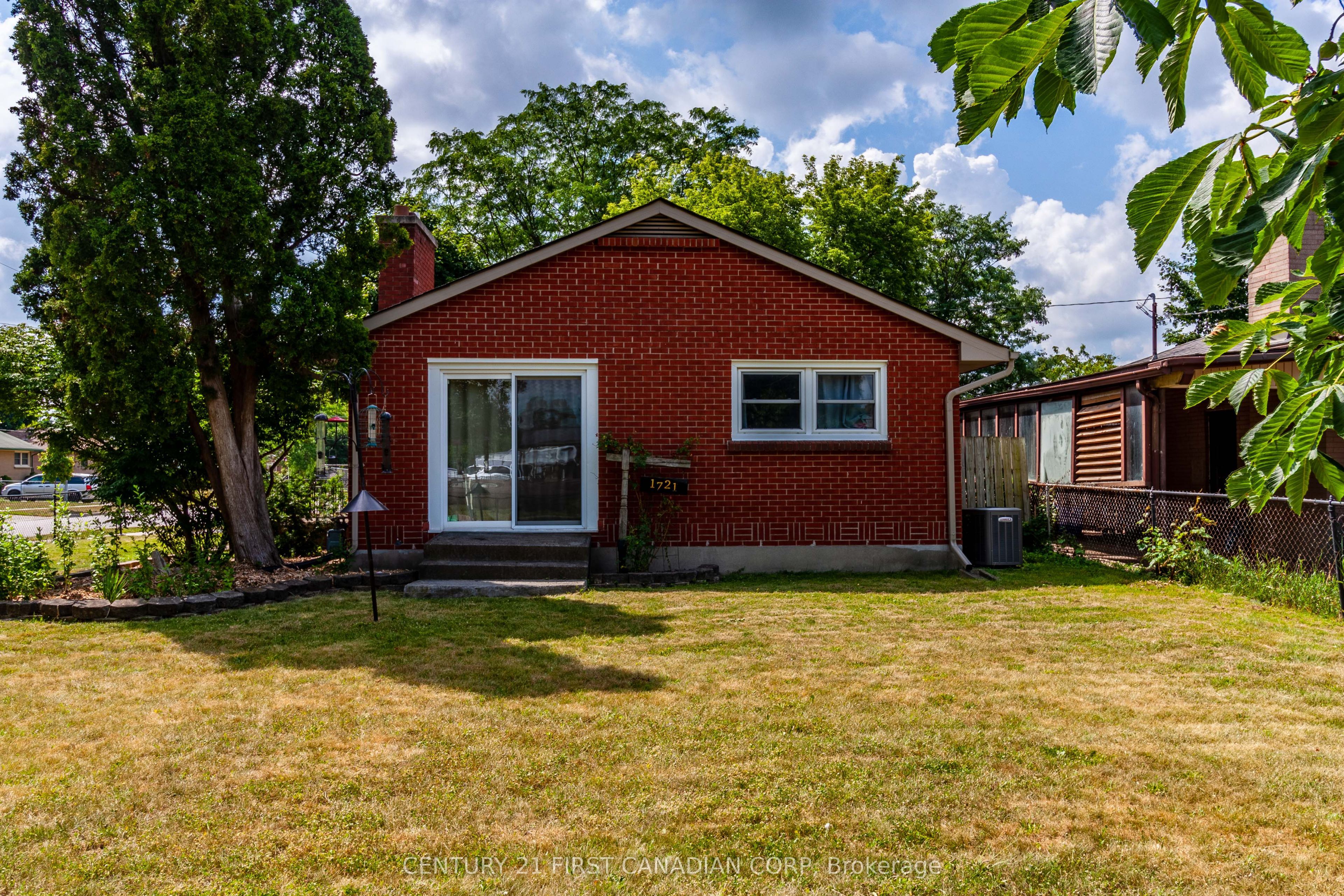 1721 Moffatt Avenue Property Photo 9