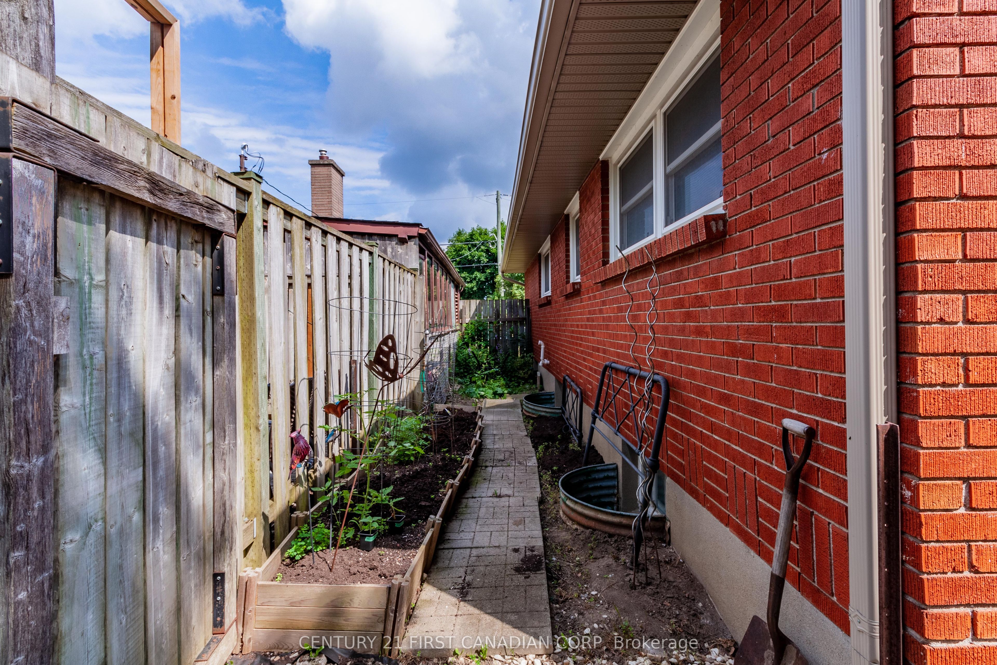 1721 Moffatt Avenue Property Photo 12
