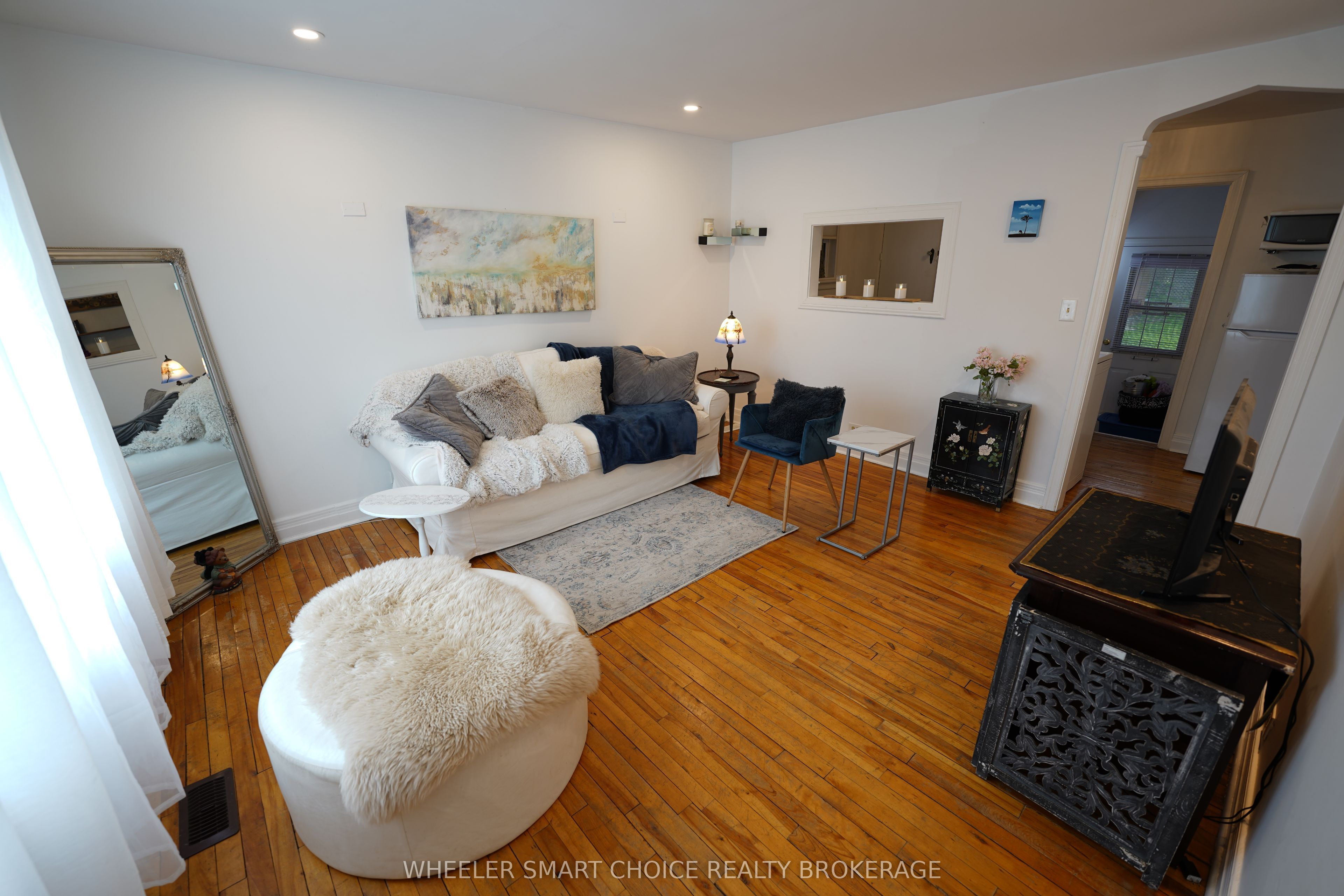 543 Fifth Street E Property Photo 4