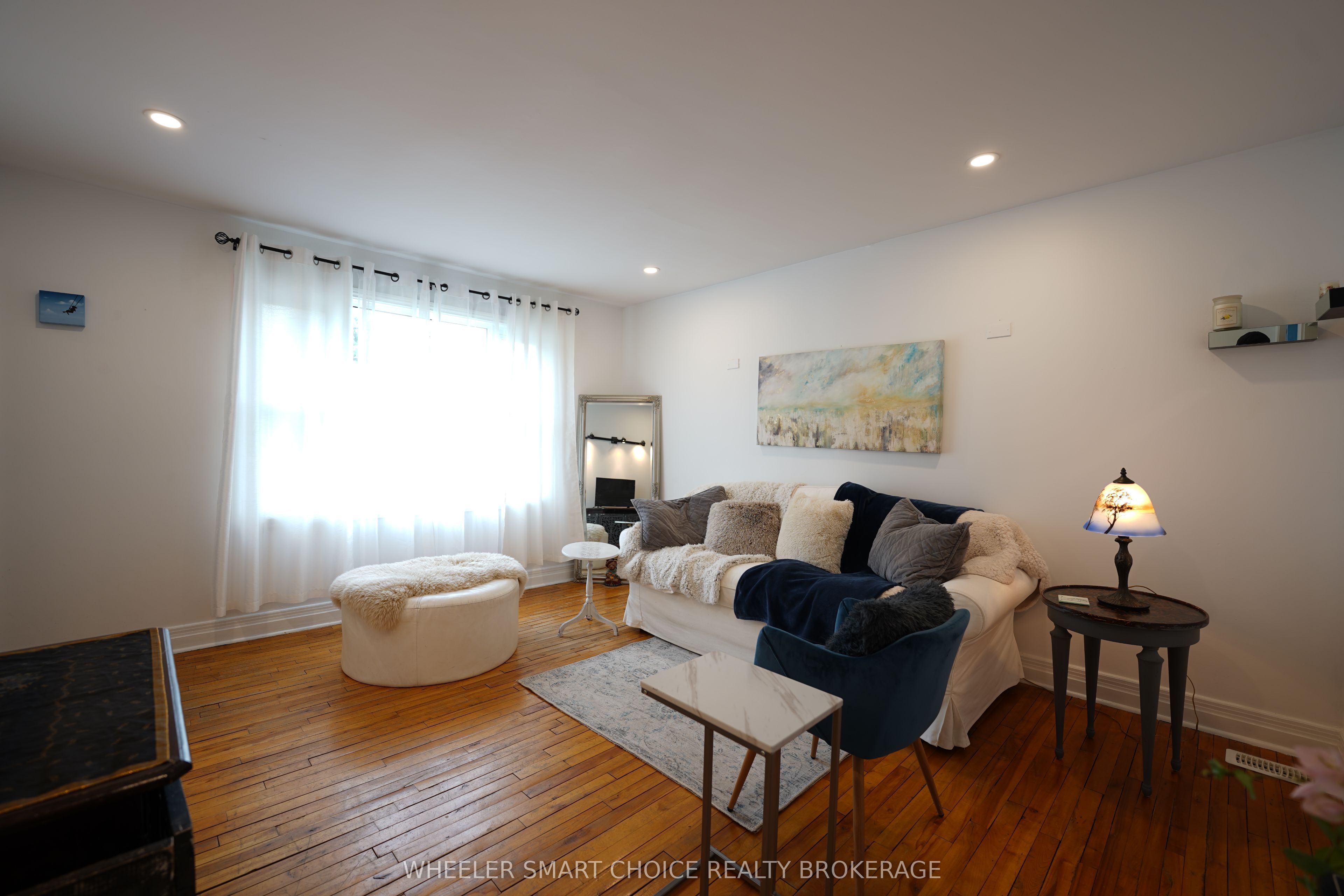 543 Fifth Street E Property Photo 5