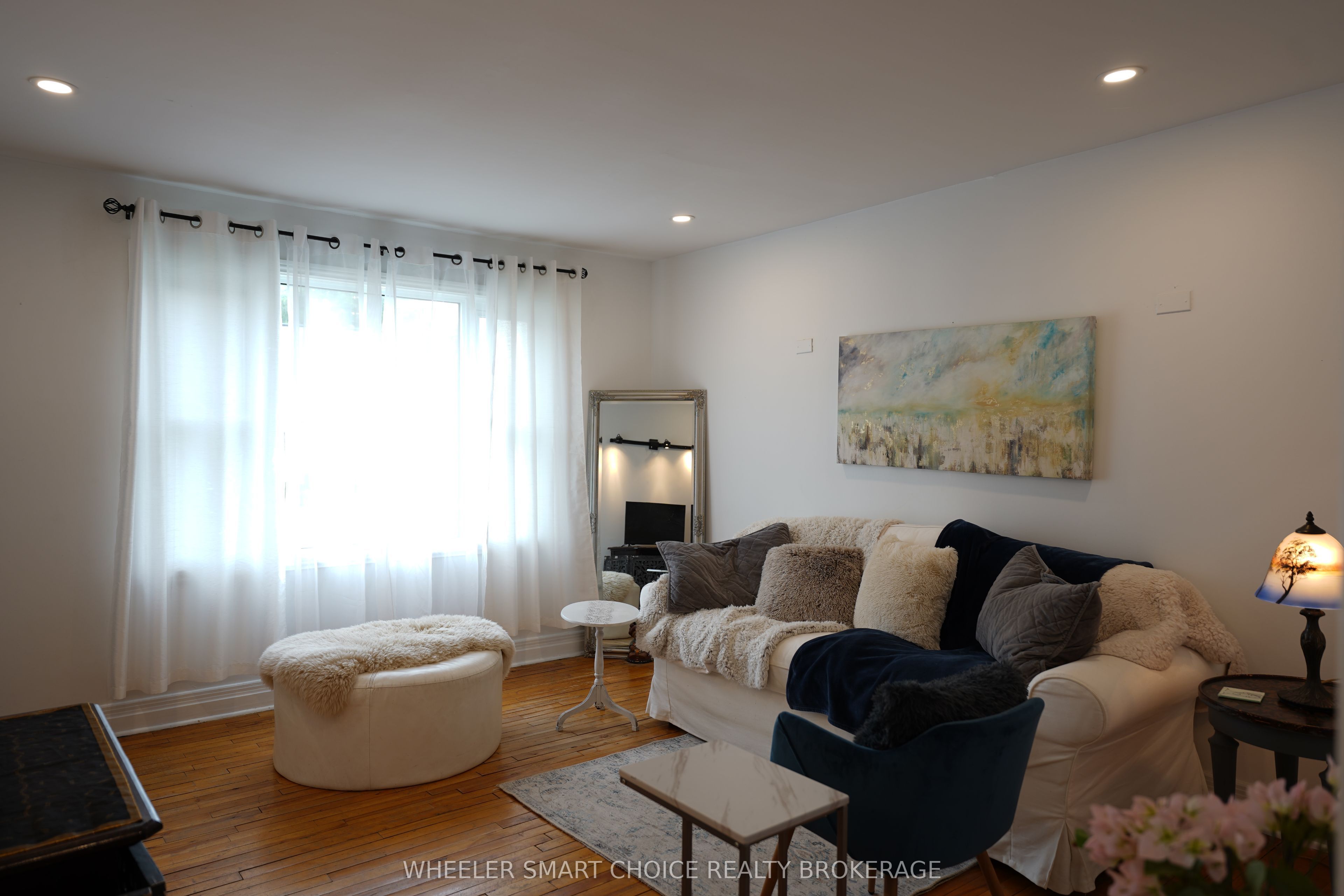 543 Fifth Street E Property Photo 6