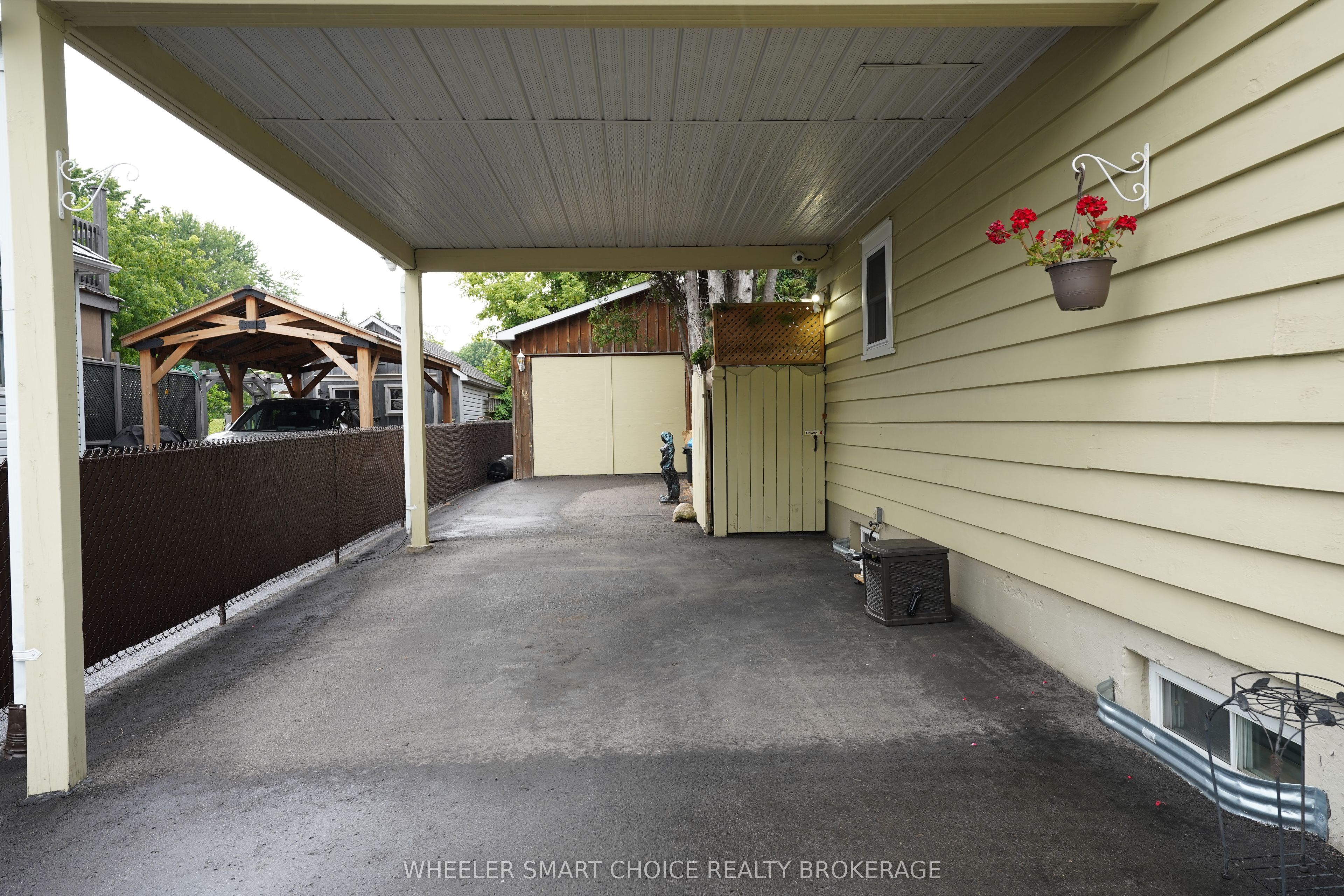 543 Fifth Street E Property Photo 33