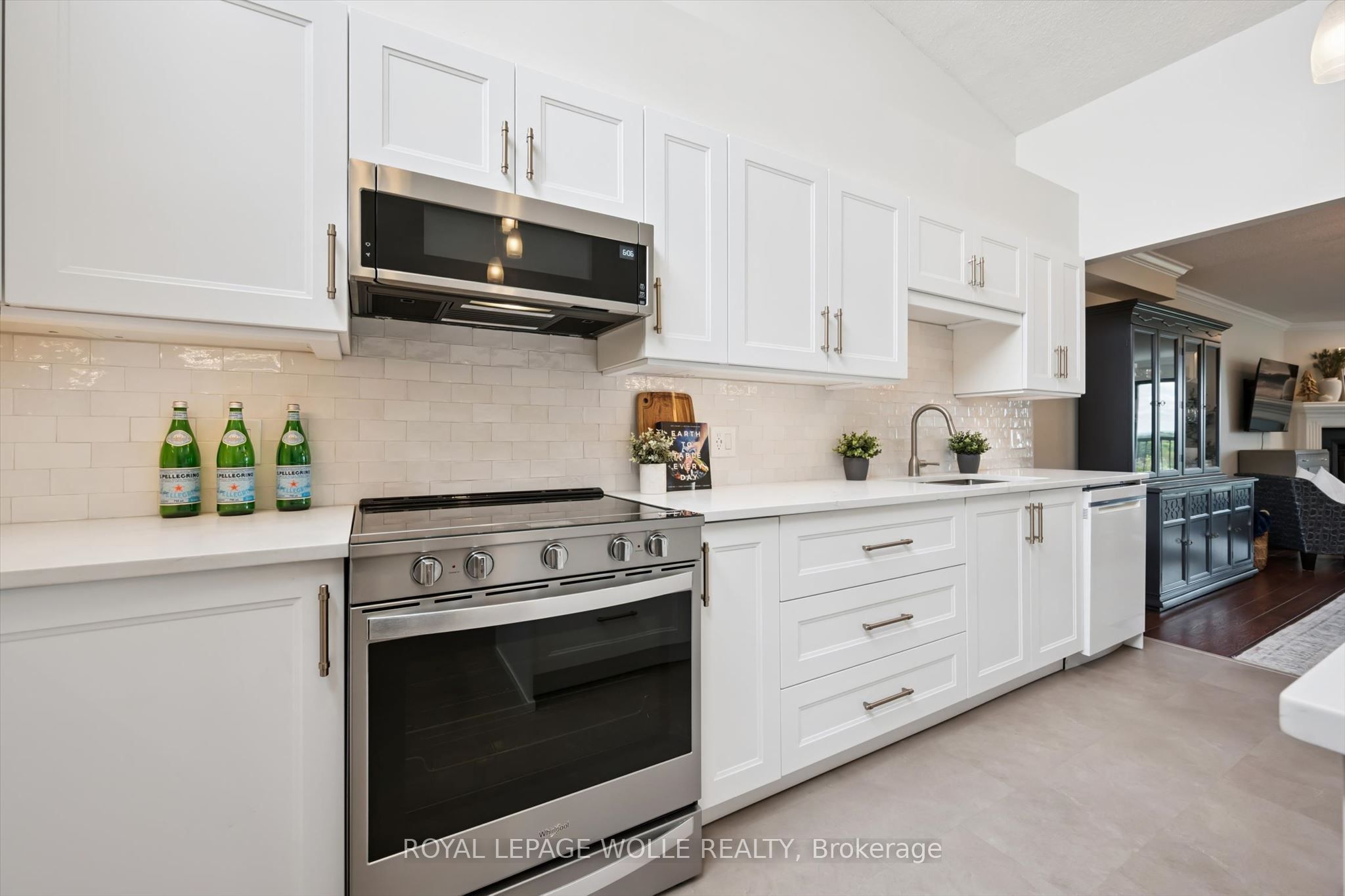 260 Sheldon Avenue N Ph2 Property Photo 4