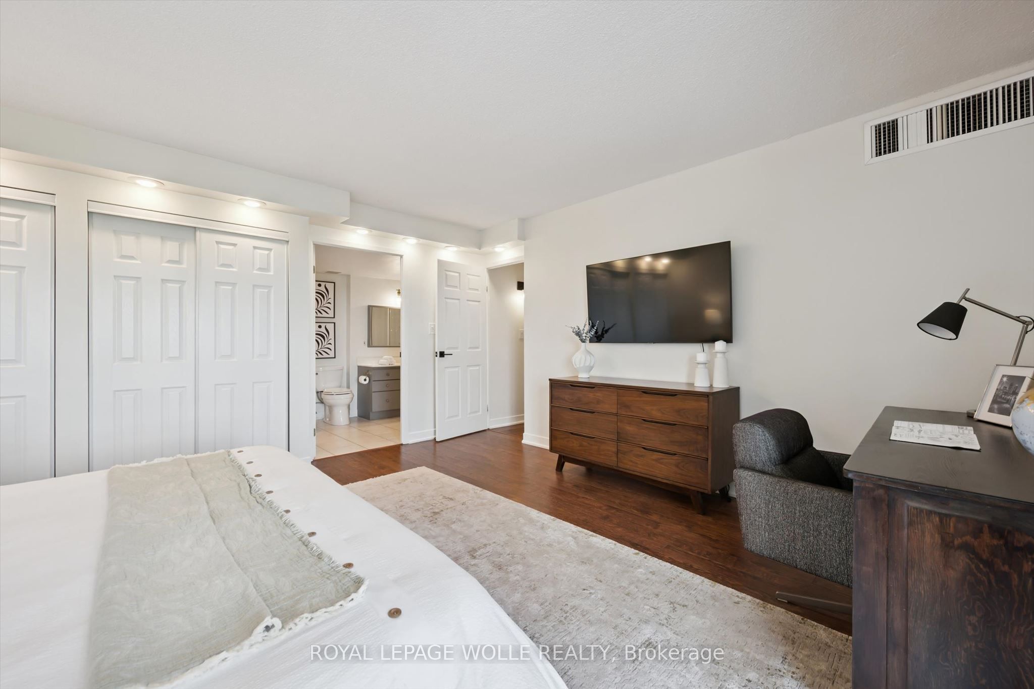 260 Sheldon Avenue N Ph2 Property Photo 20