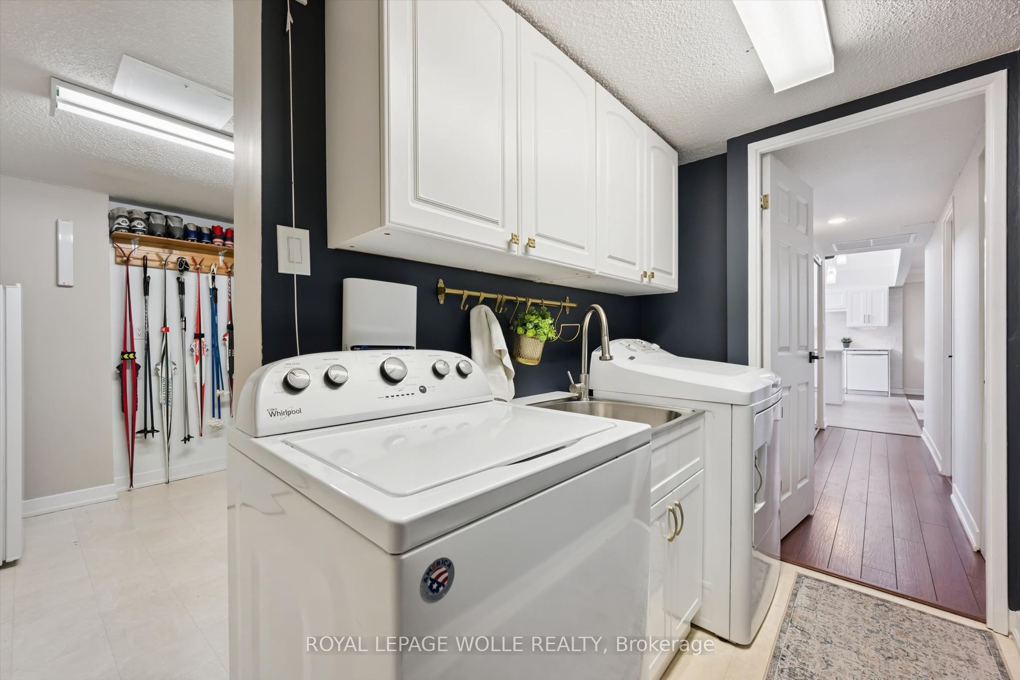 260 Sheldon Avenue N Ph2 Property Photo 28