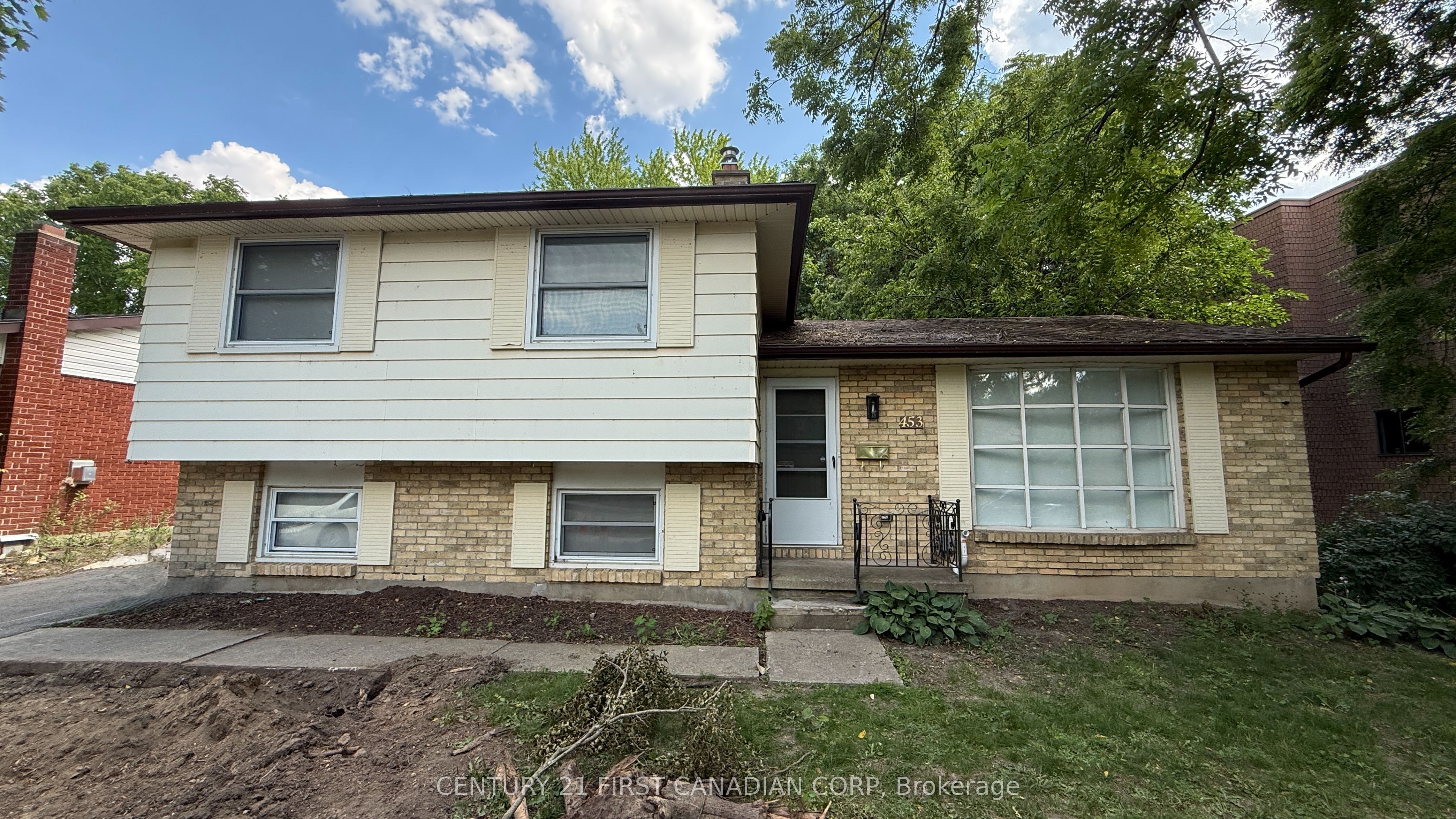 453 Castlegrove Boulevard UPPER Property Photo 1