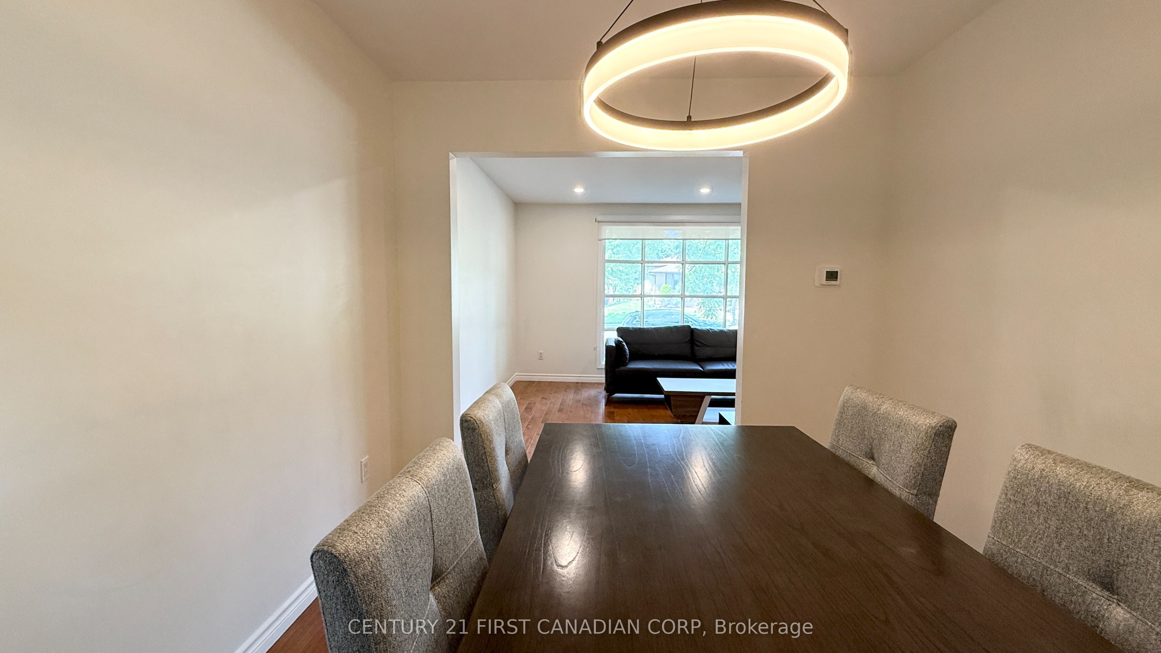 453 Castlegrove Boulevard Upper Property Photo 10