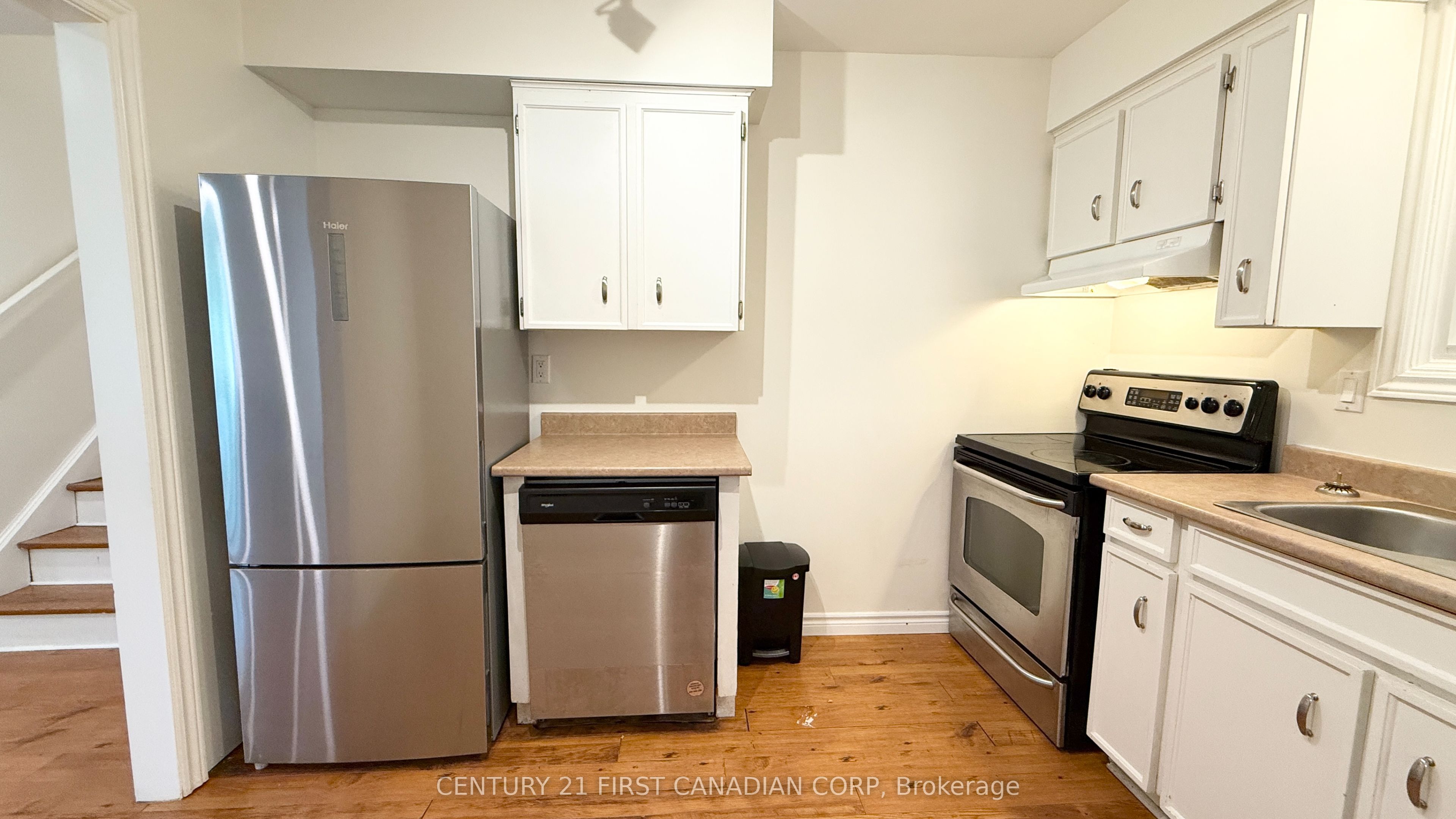 453 Castlegrove Boulevard Upper Property Photo 13
