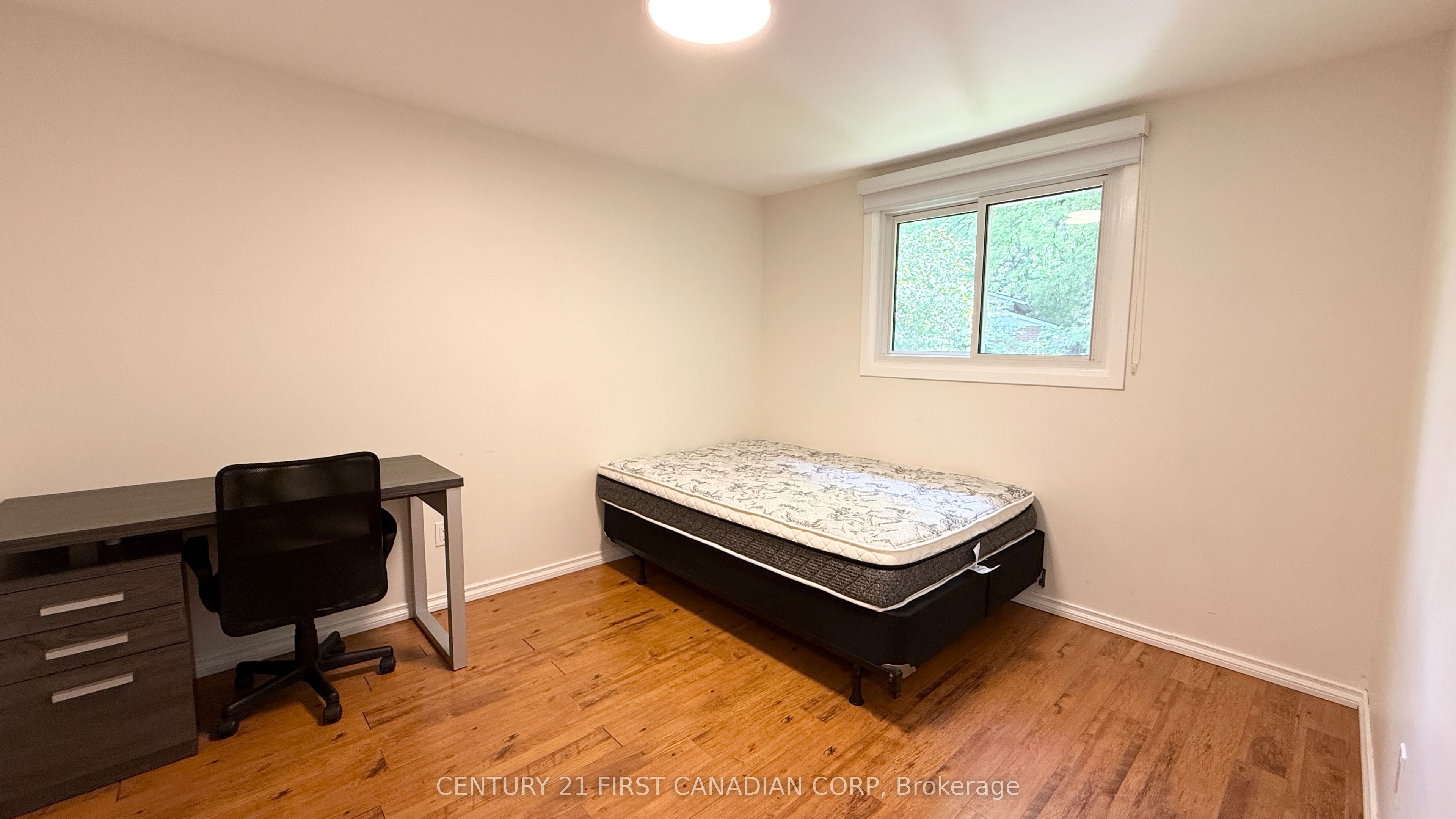 453 Castlegrove Boulevard Upper Property Photo 16