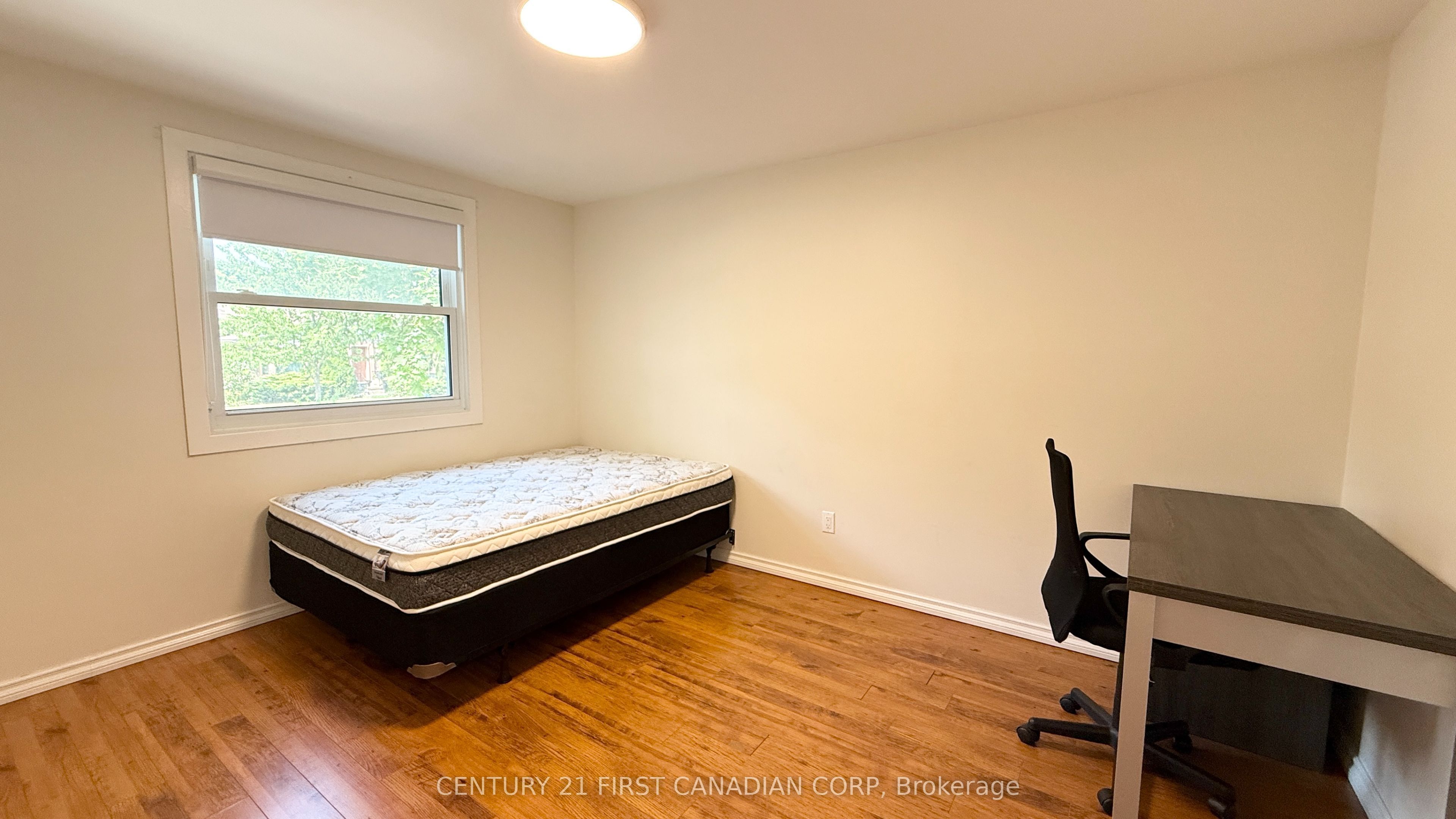 453 Castlegrove Boulevard Upper Property Photo 19