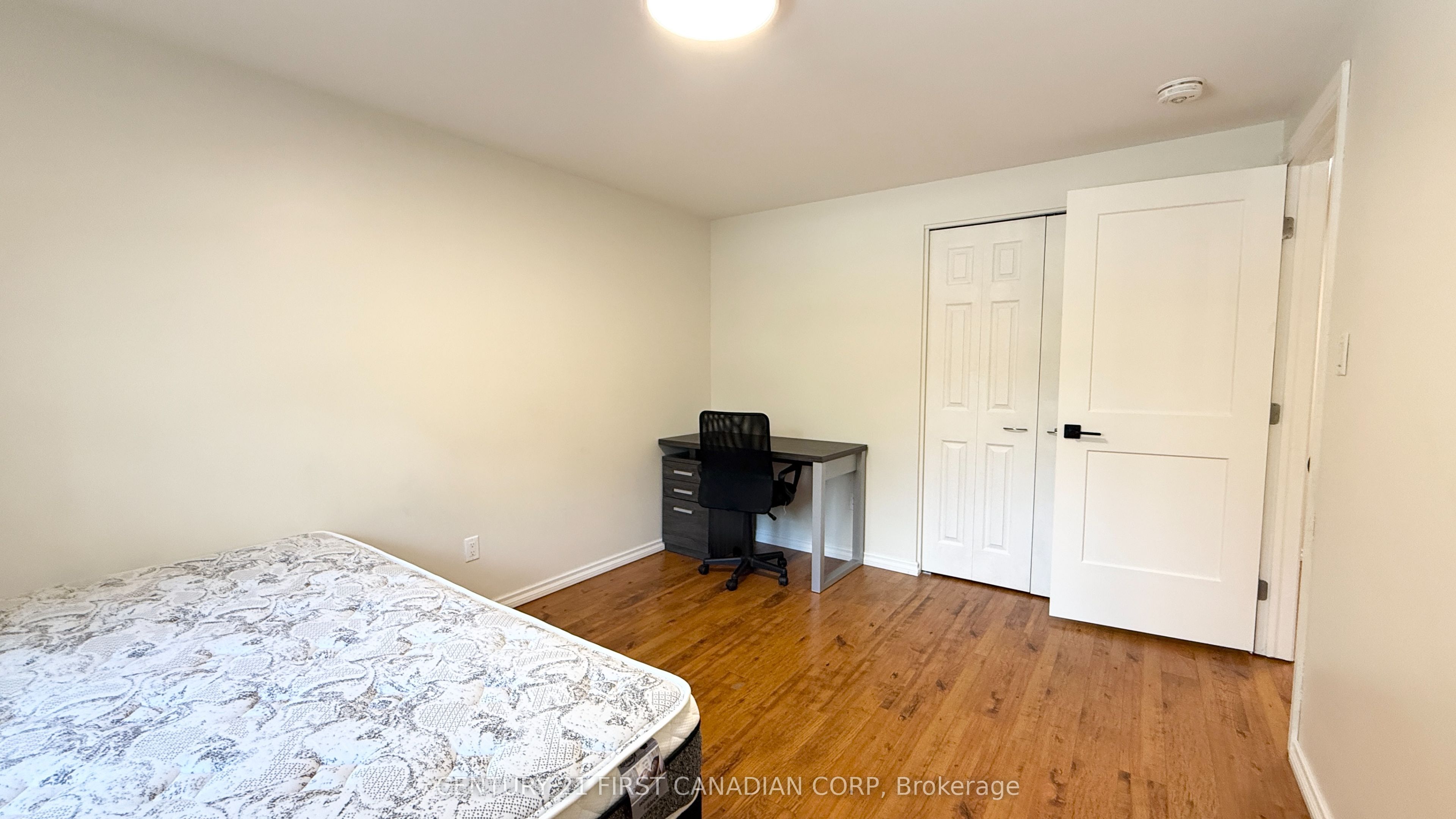 453 Castlegrove Boulevard Upper Property Photo 20