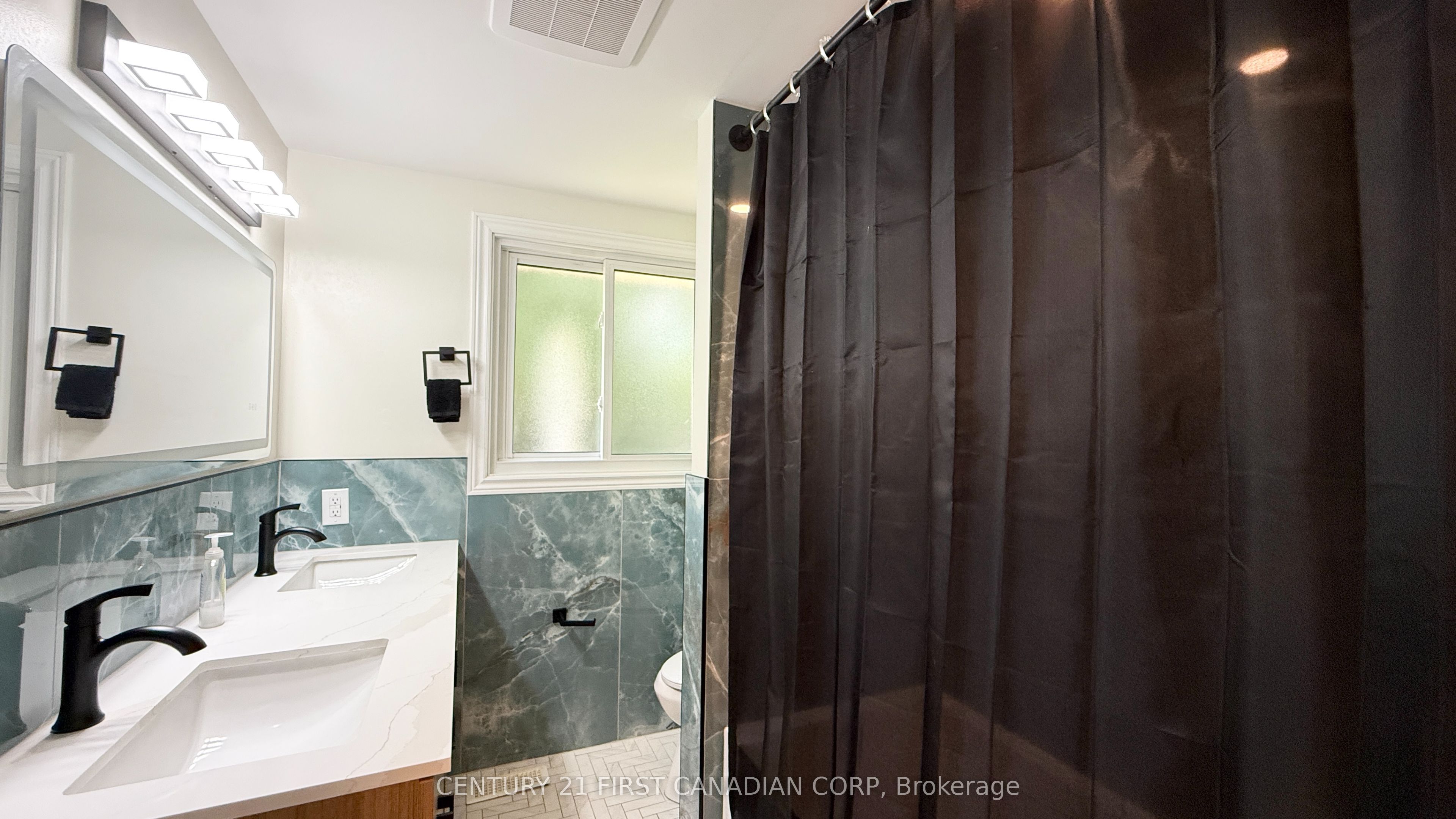 453 Castlegrove Boulevard Upper Property Photo 23