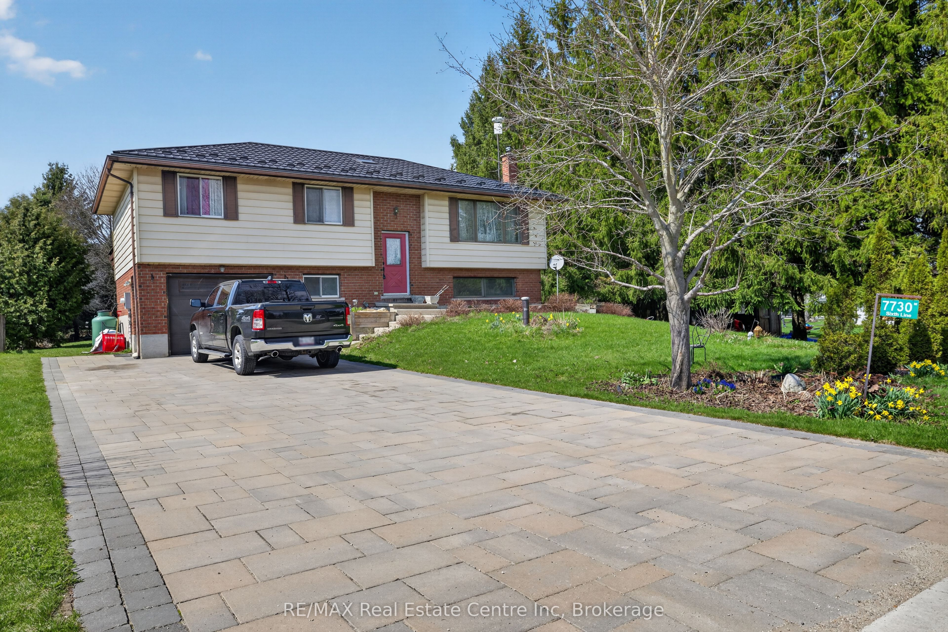 7730 Sixth Line Property Photo 1