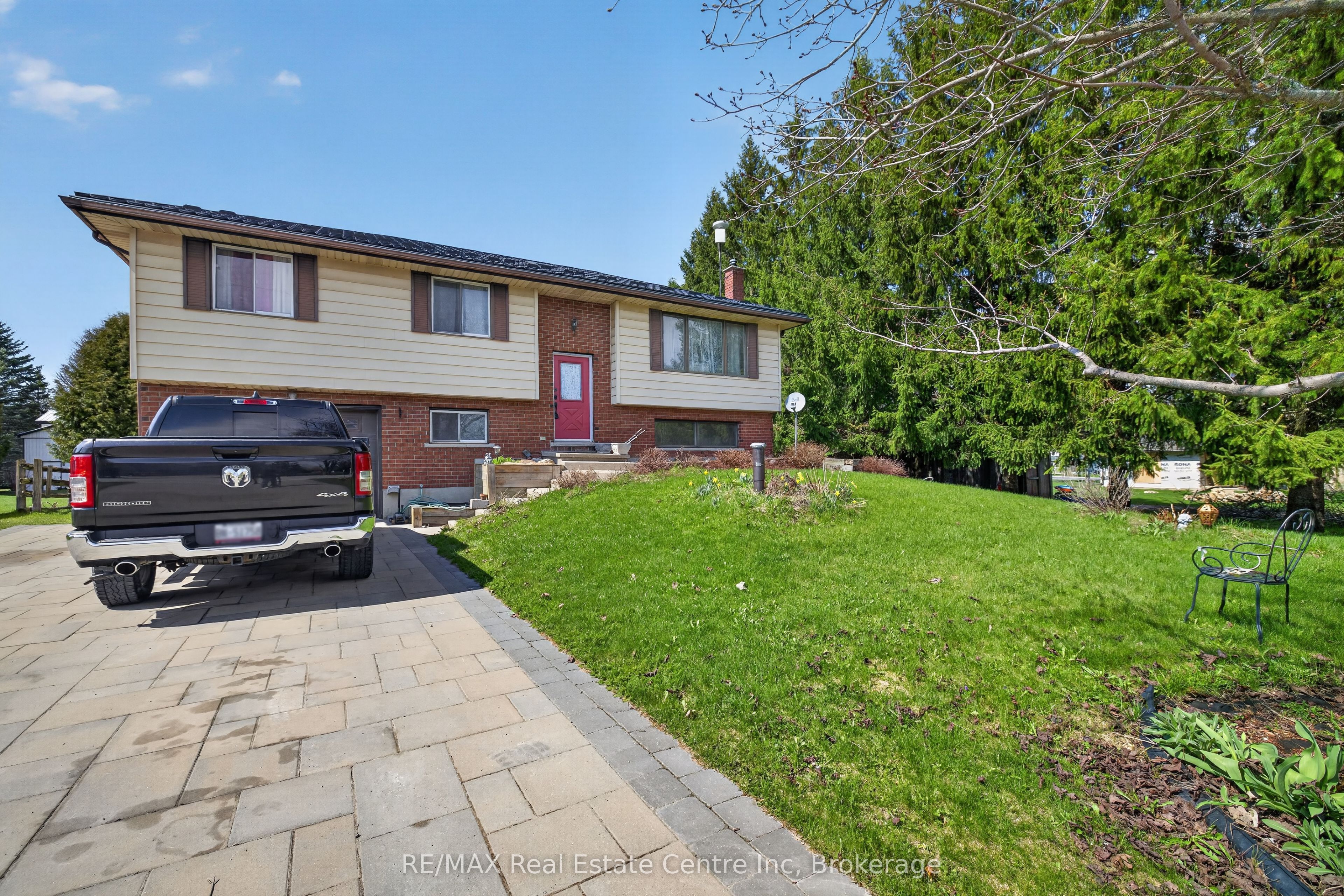 7730 Sixth Line Property Photo 3
