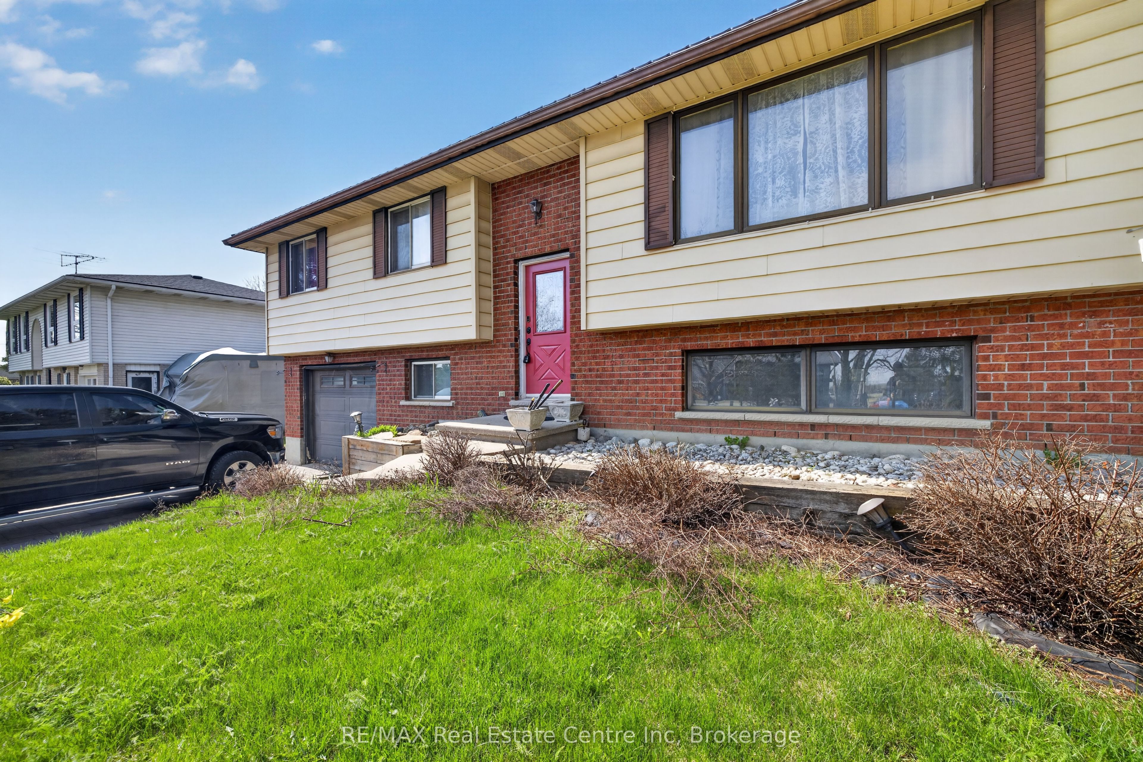 7730 Sixth Line Property Photo 4
